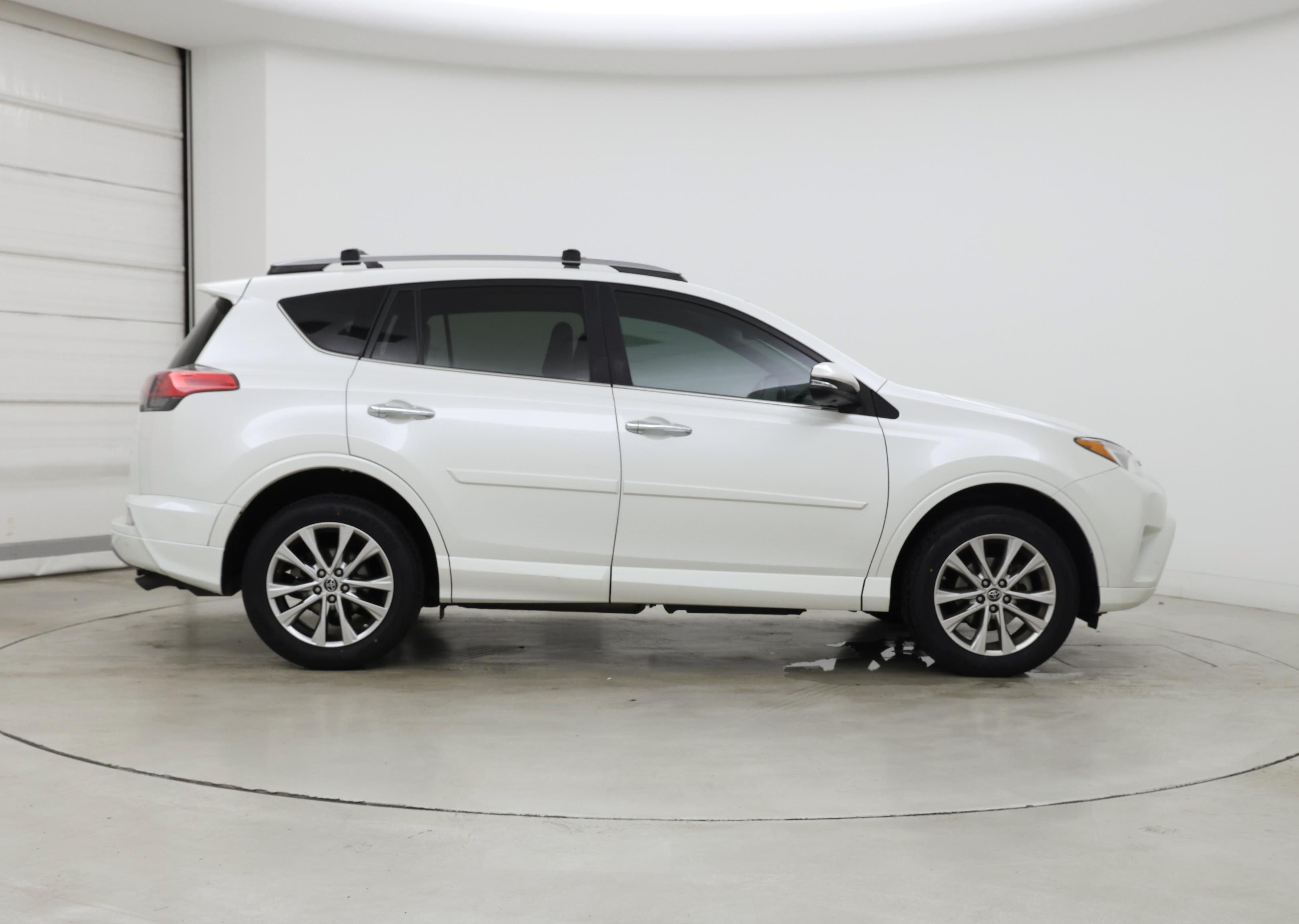Thumbnail: 2017 Toyota RAV4 - 7