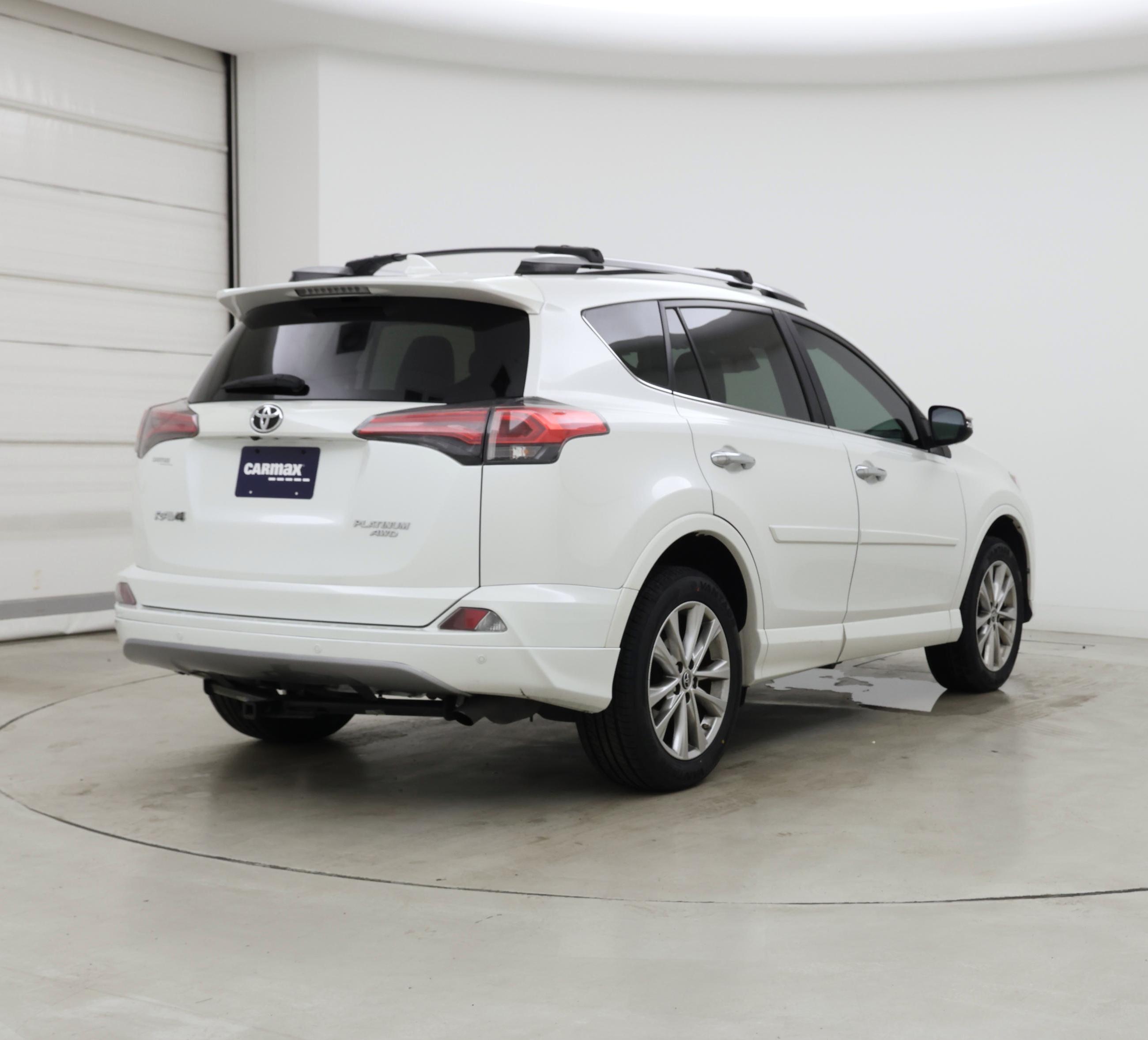 Thumbnail: 2017 Toyota RAV4 - 8