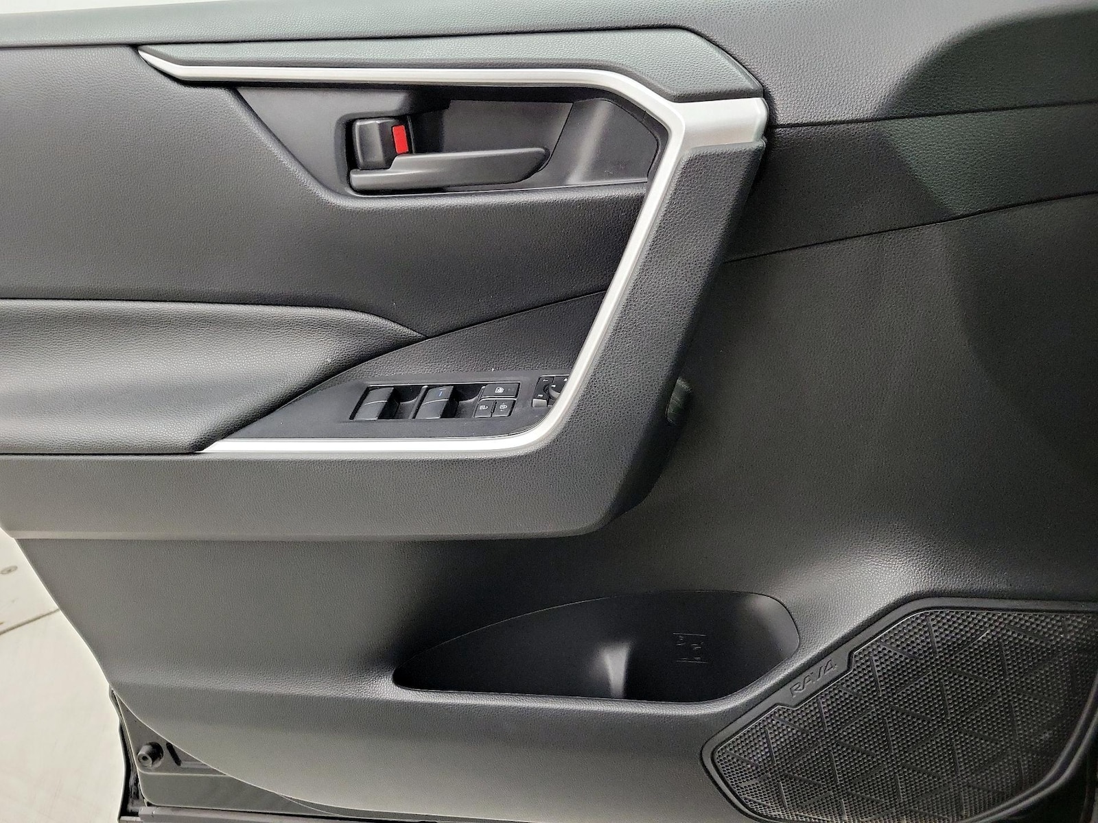 2021 Toyota RAV4 SE - Photo 13