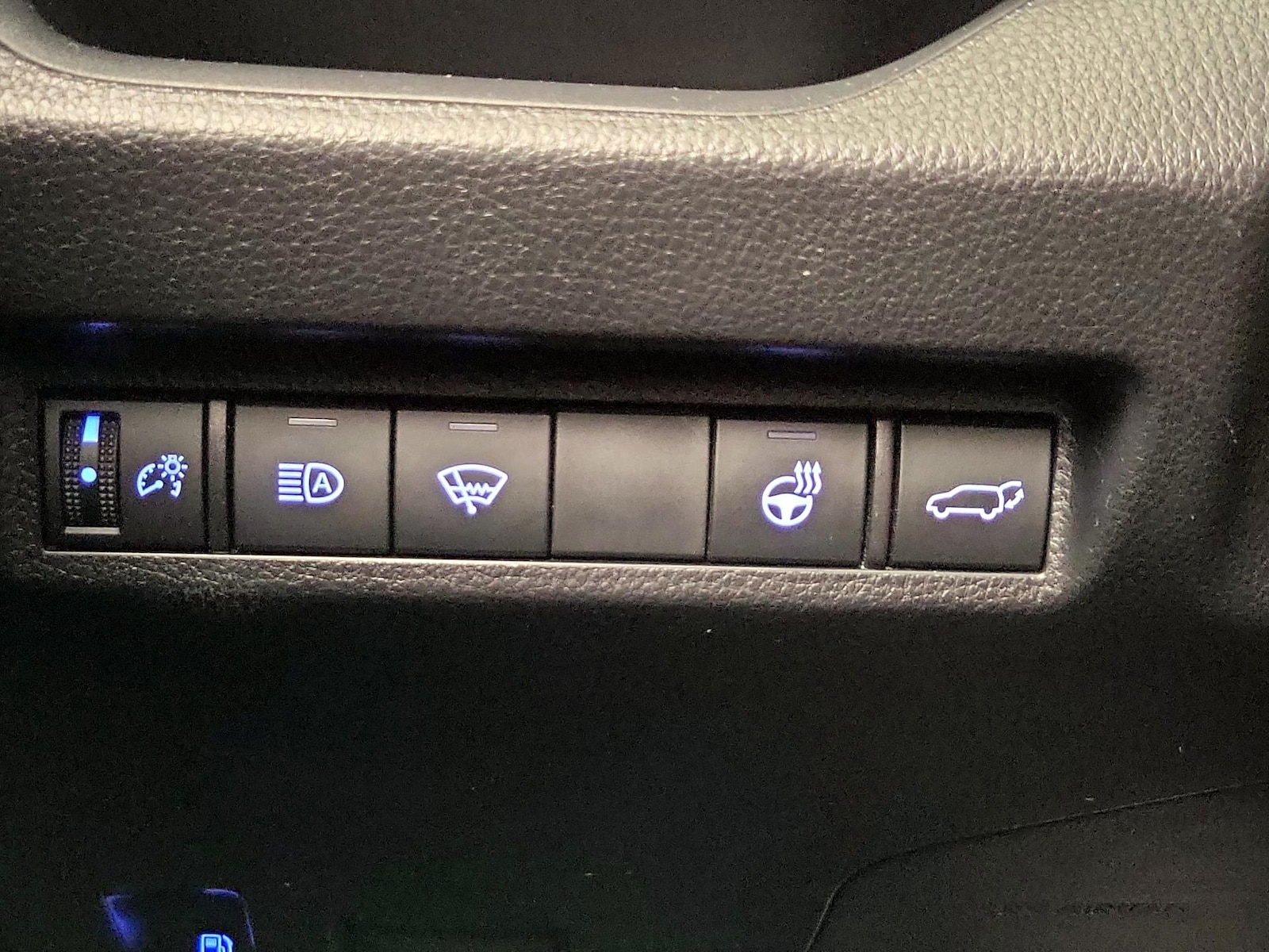 2021 Toyota RAV4 SE - Photo 14
