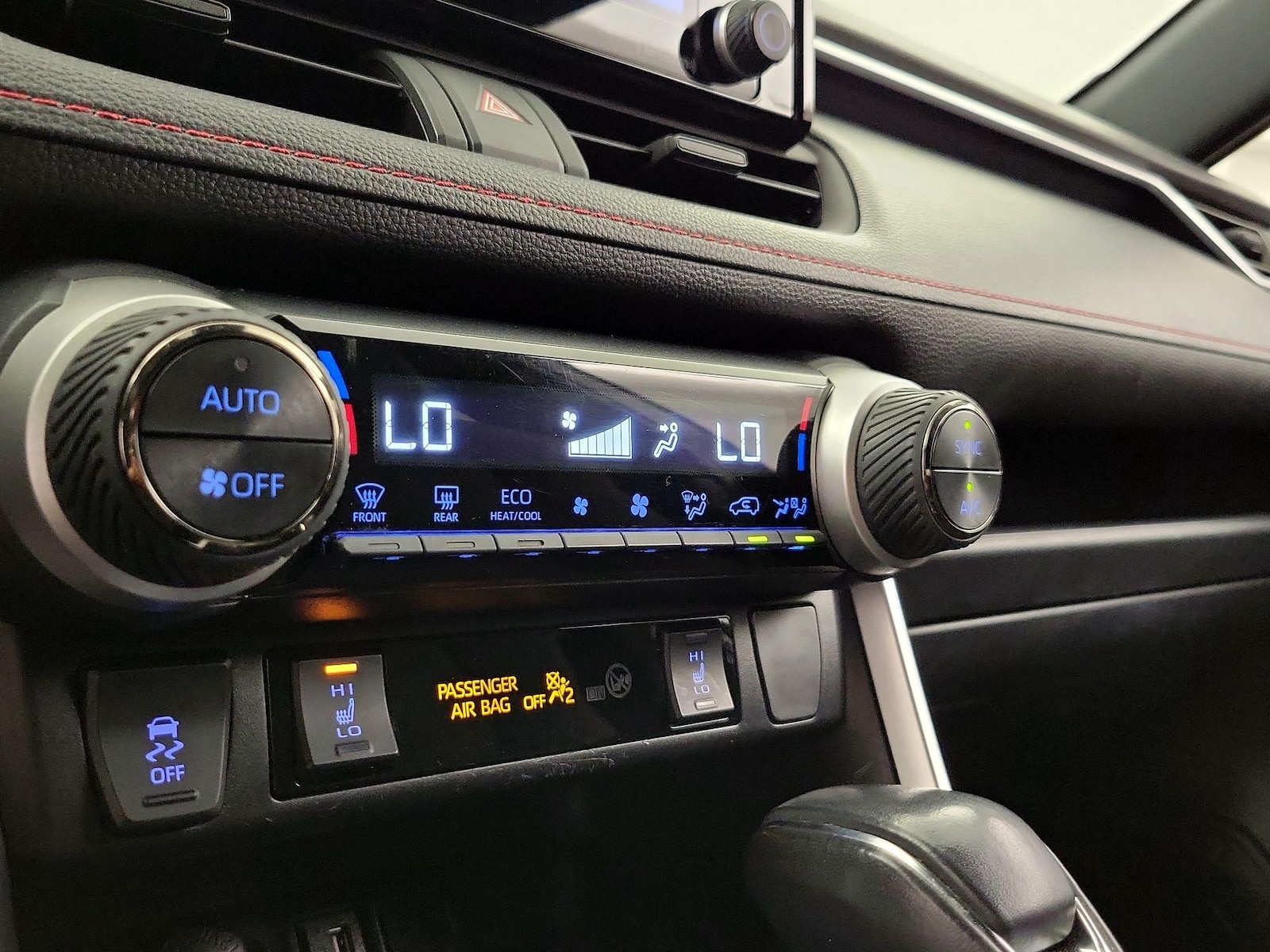 2021 Toyota RAV4 SE - Photo 17