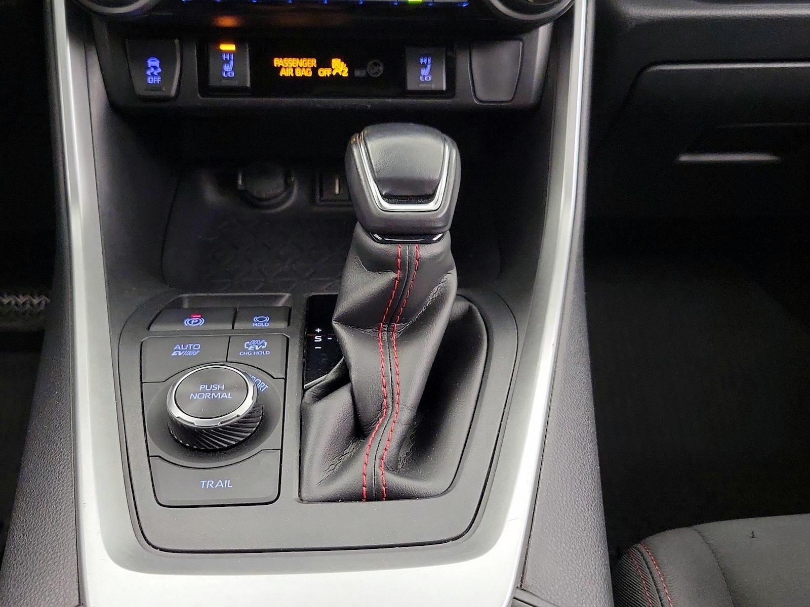 2021 Toyota RAV4 SE - Photo 18