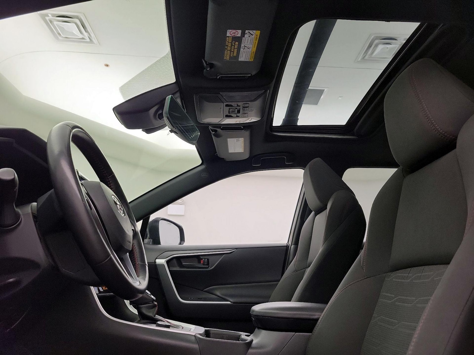 2021 Toyota RAV4 SE - Photo 20
