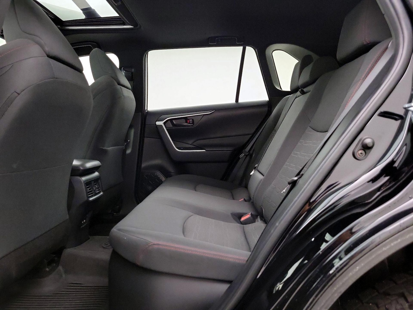 2021 Toyota RAV4 SE - Photo 21