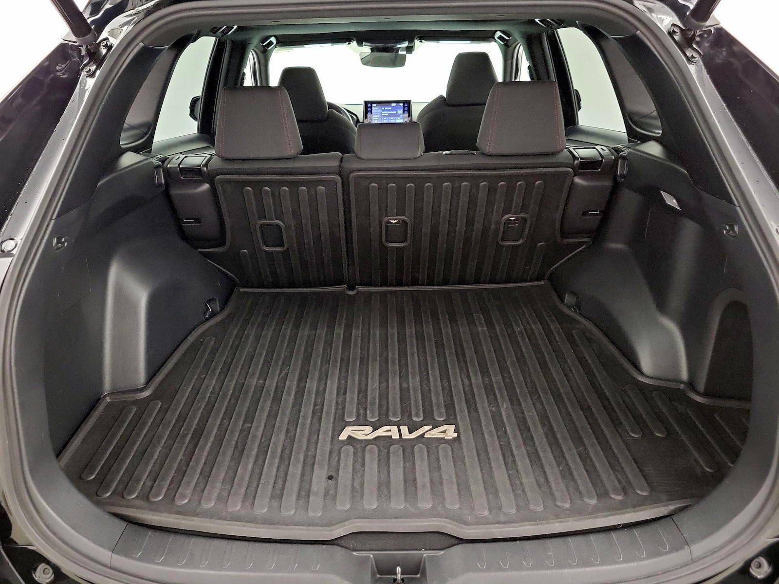 2021 Toyota RAV4 SE - Photo 22