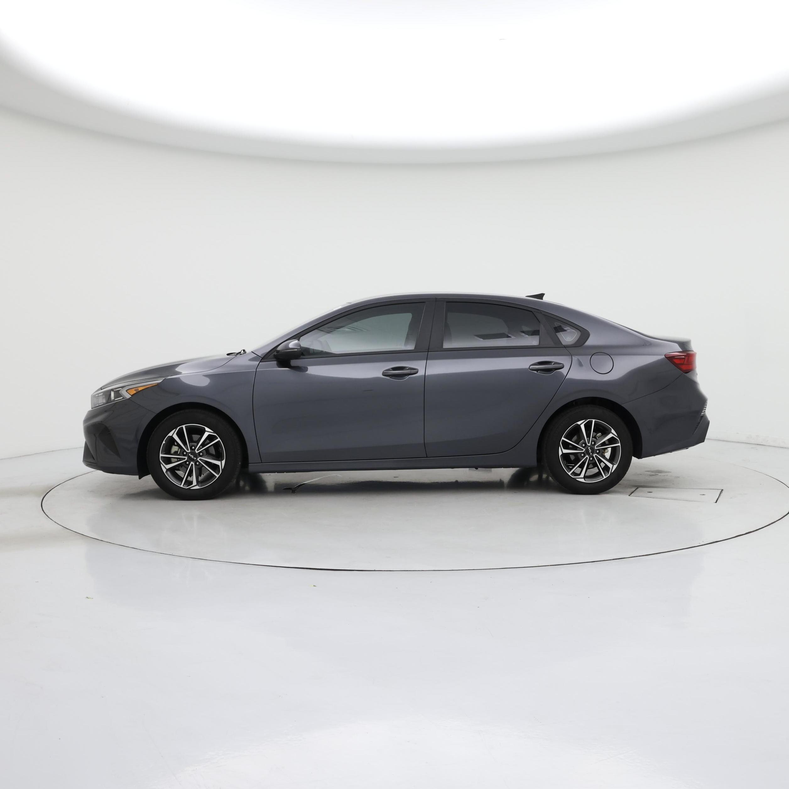 Thumbnail: 2022 Kia Forte - 3
