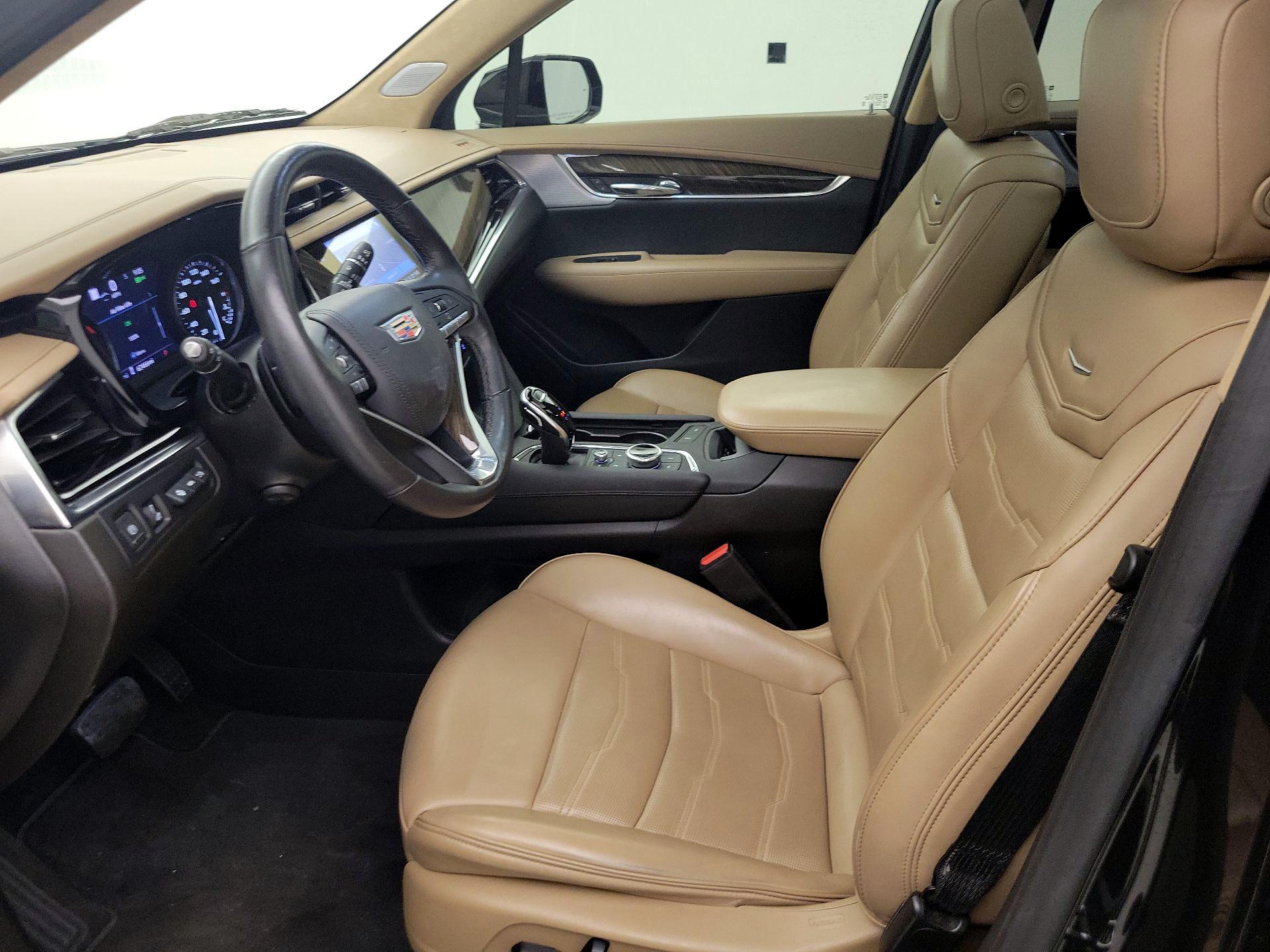 Thumbnail: 2022 Cadillac XT6 - 11
