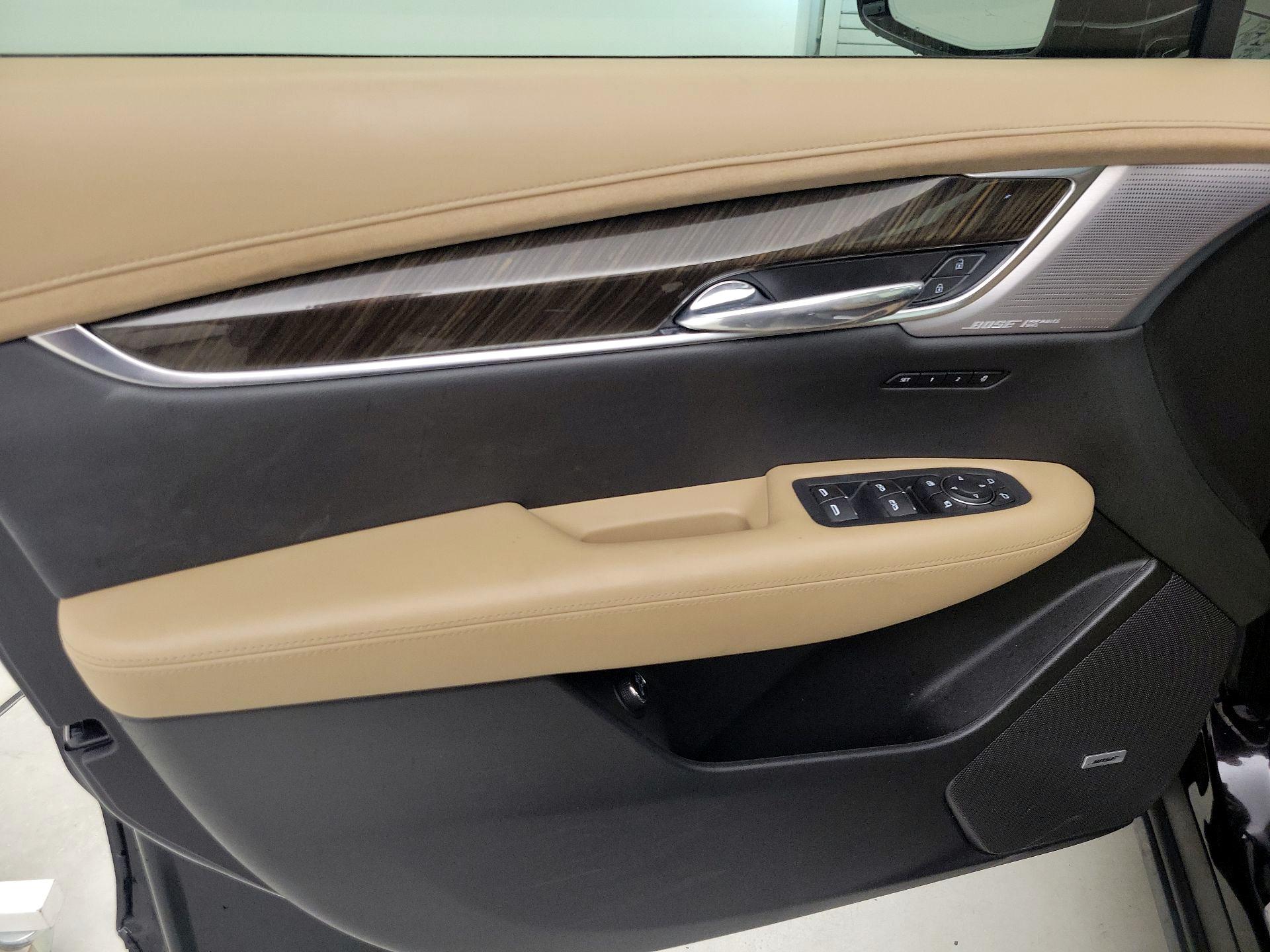 Thumbnail: 2022 Cadillac XT6 - 12