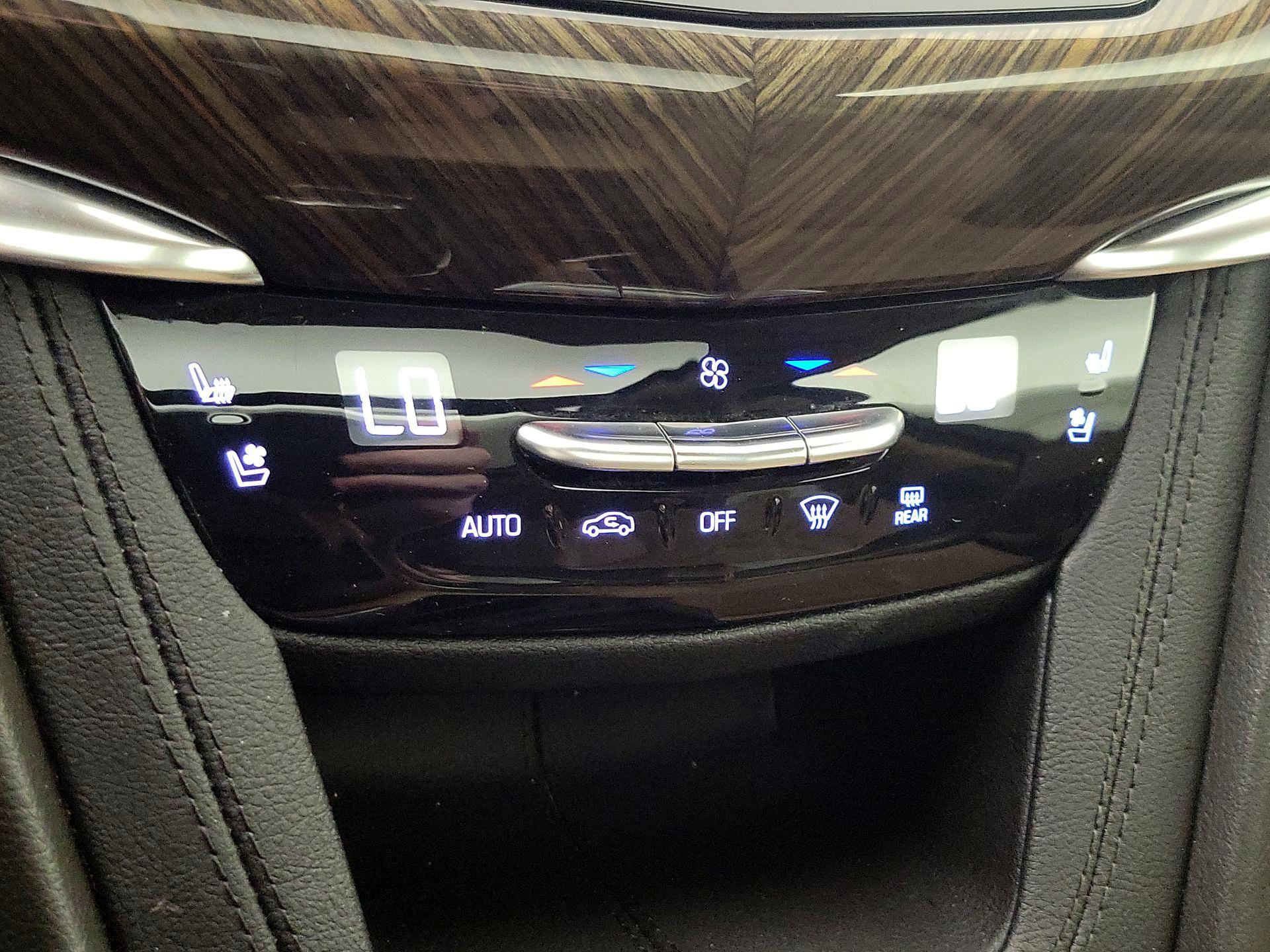 Thumbnail: 2022 Cadillac XT6 - 17