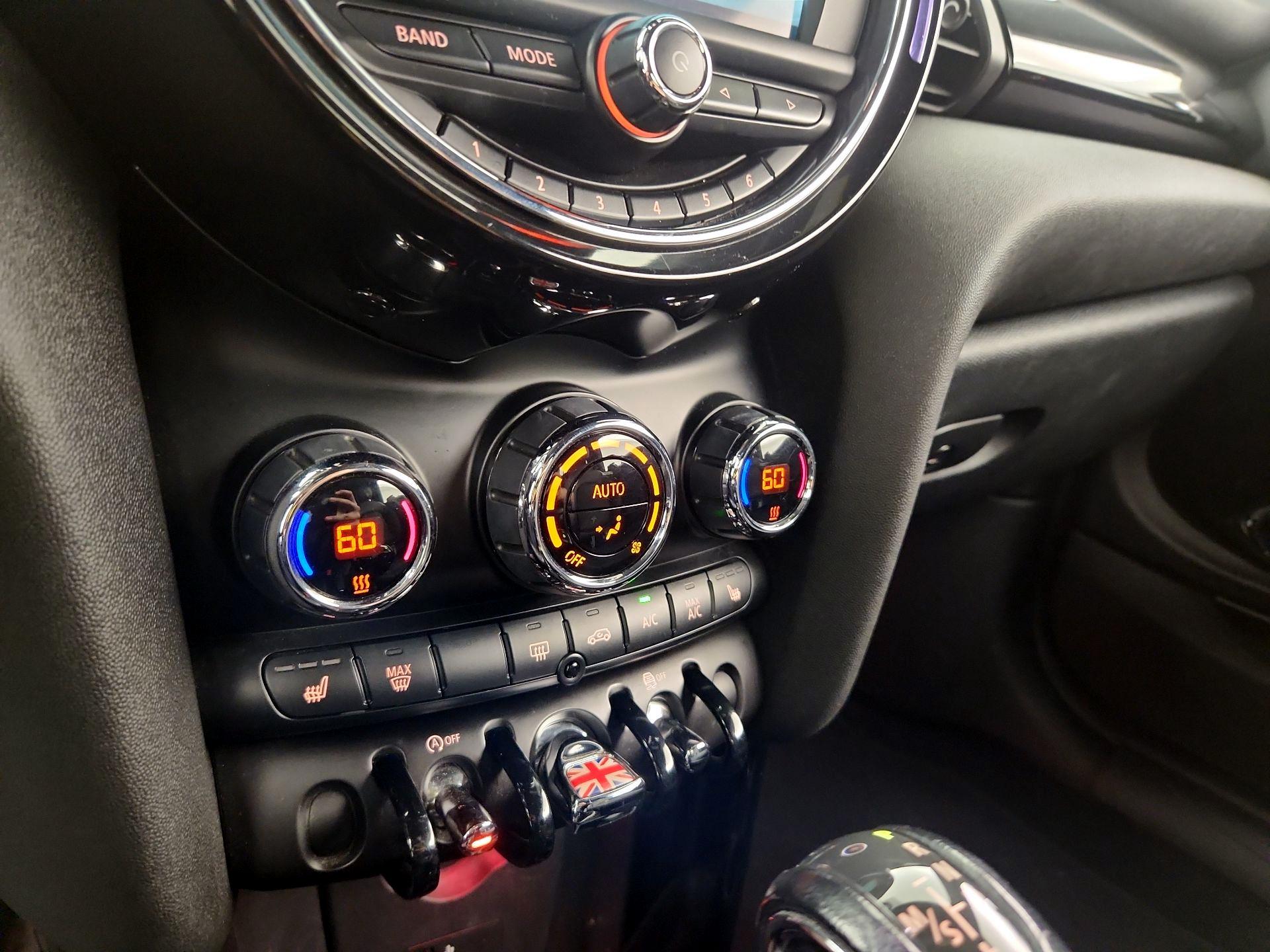 Thumbnail: 2019 MINI Cooper - 16