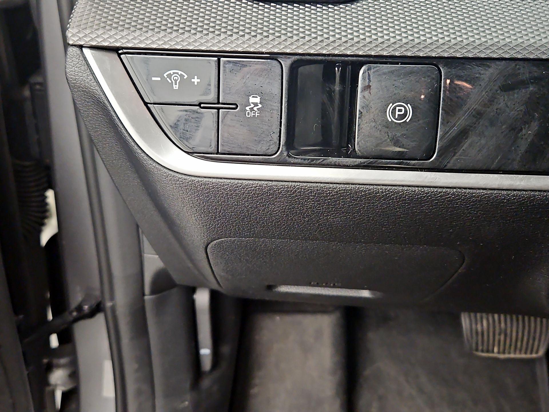 Thumbnail: 2023 Kia Sportage - 13