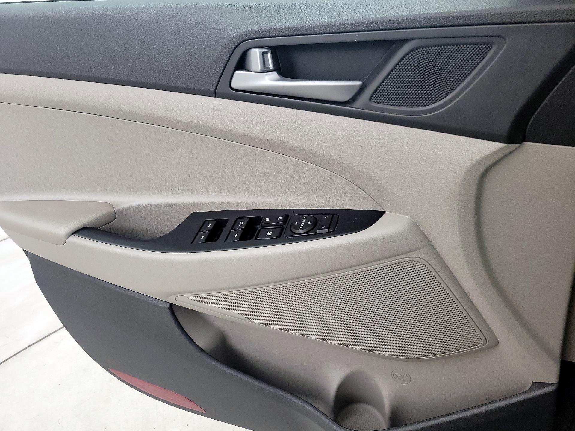 Thumbnail: 2016 Hyundai Tucson - 12