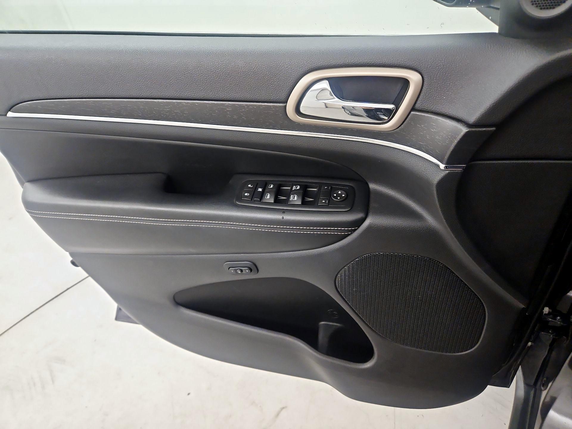 Thumbnail: 2016 Jeep Grand Cherokee - 12