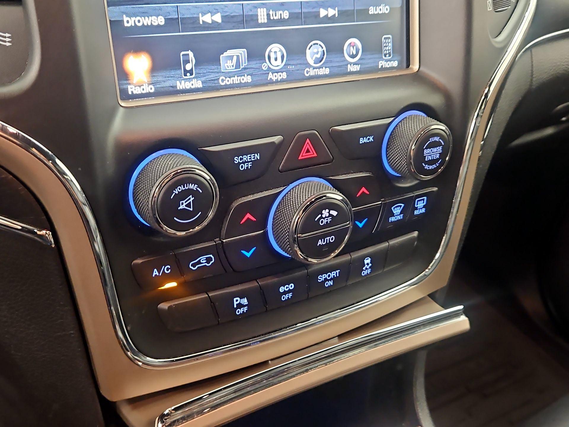 Thumbnail: 2016 Jeep Grand Cherokee - 17