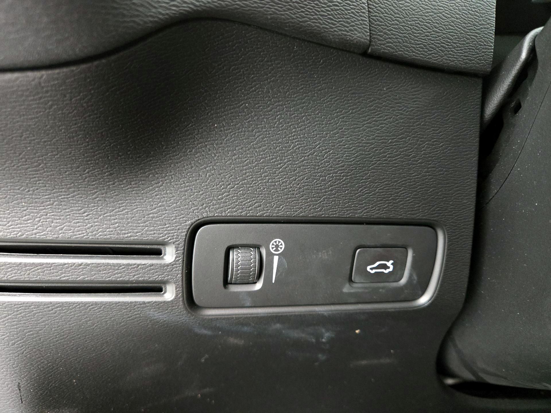 Thumbnail: 2019 Volvo XC40 - 13