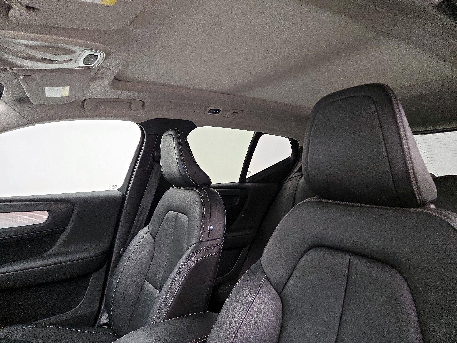 Thumbnail: 2019 Volvo XC40 - 19