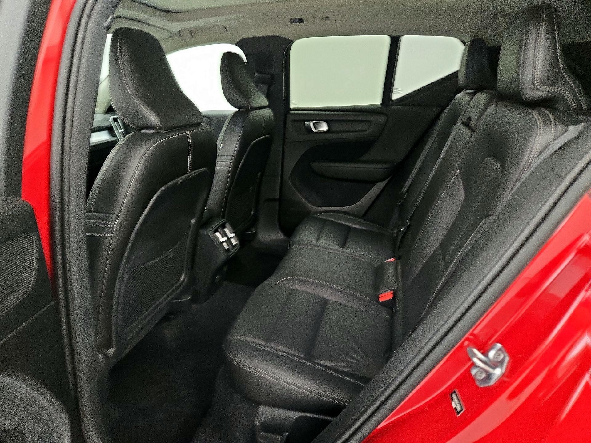 Thumbnail: 2019 Volvo XC40 - 20