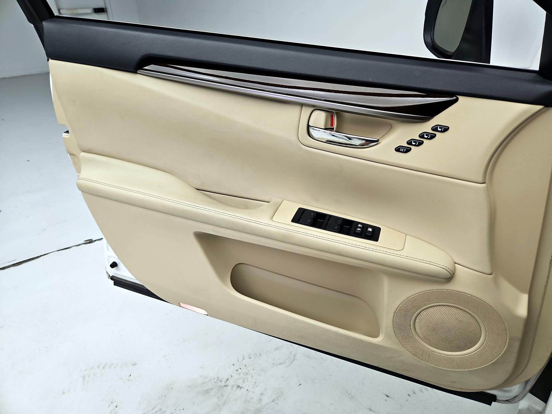 Thumbnail: 2014 Lexus ES - 12