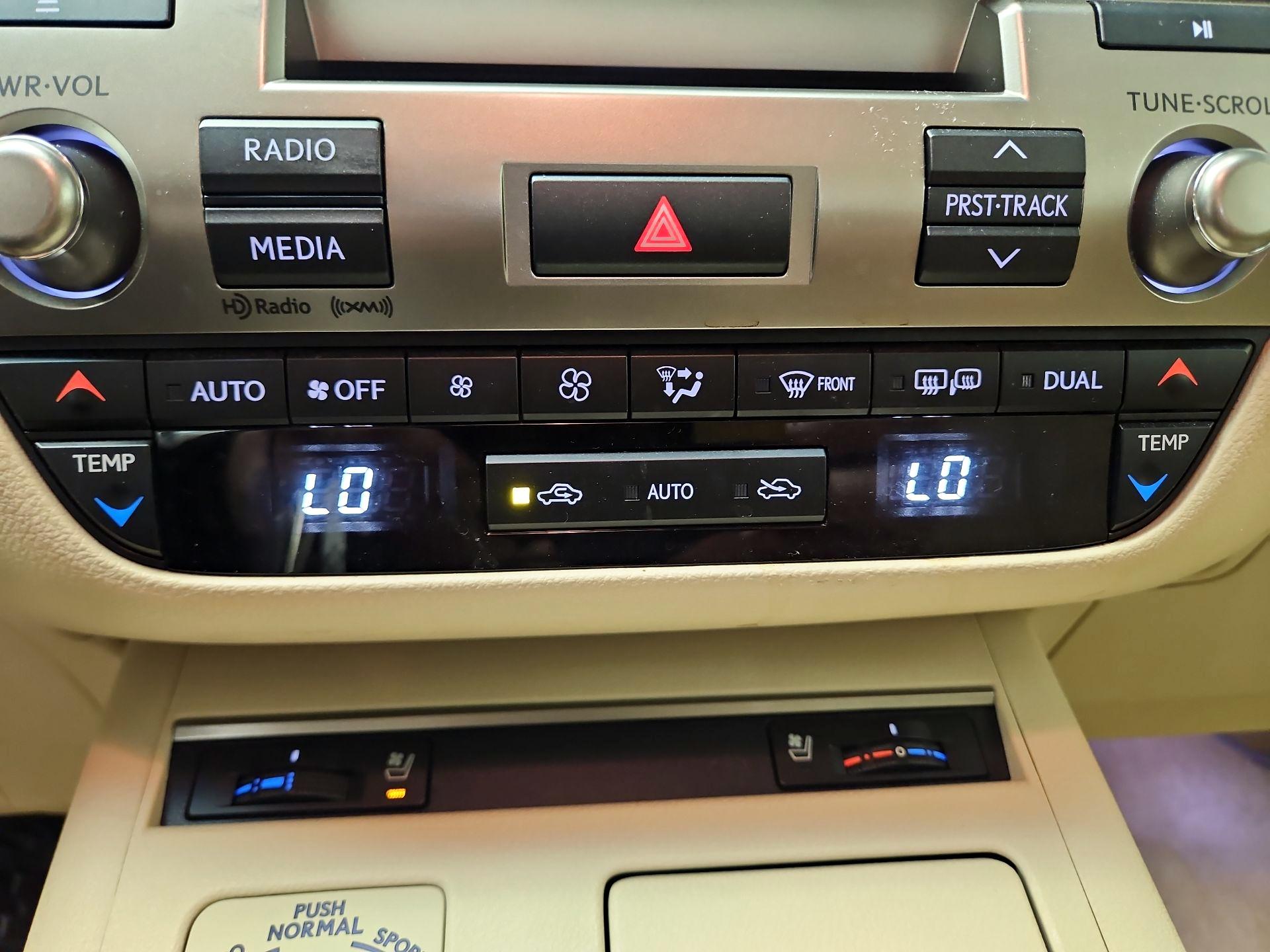 Thumbnail: 2014 Lexus ES - 16