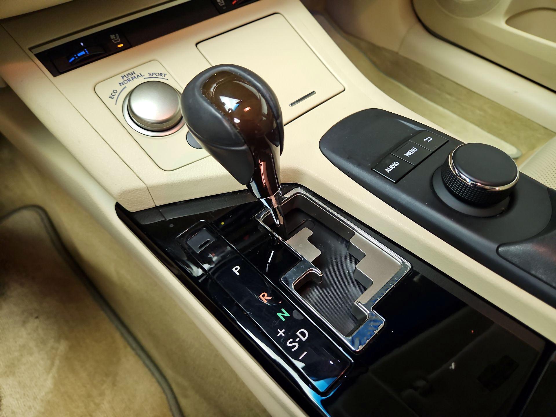 Thumbnail: 2014 Lexus ES - 17