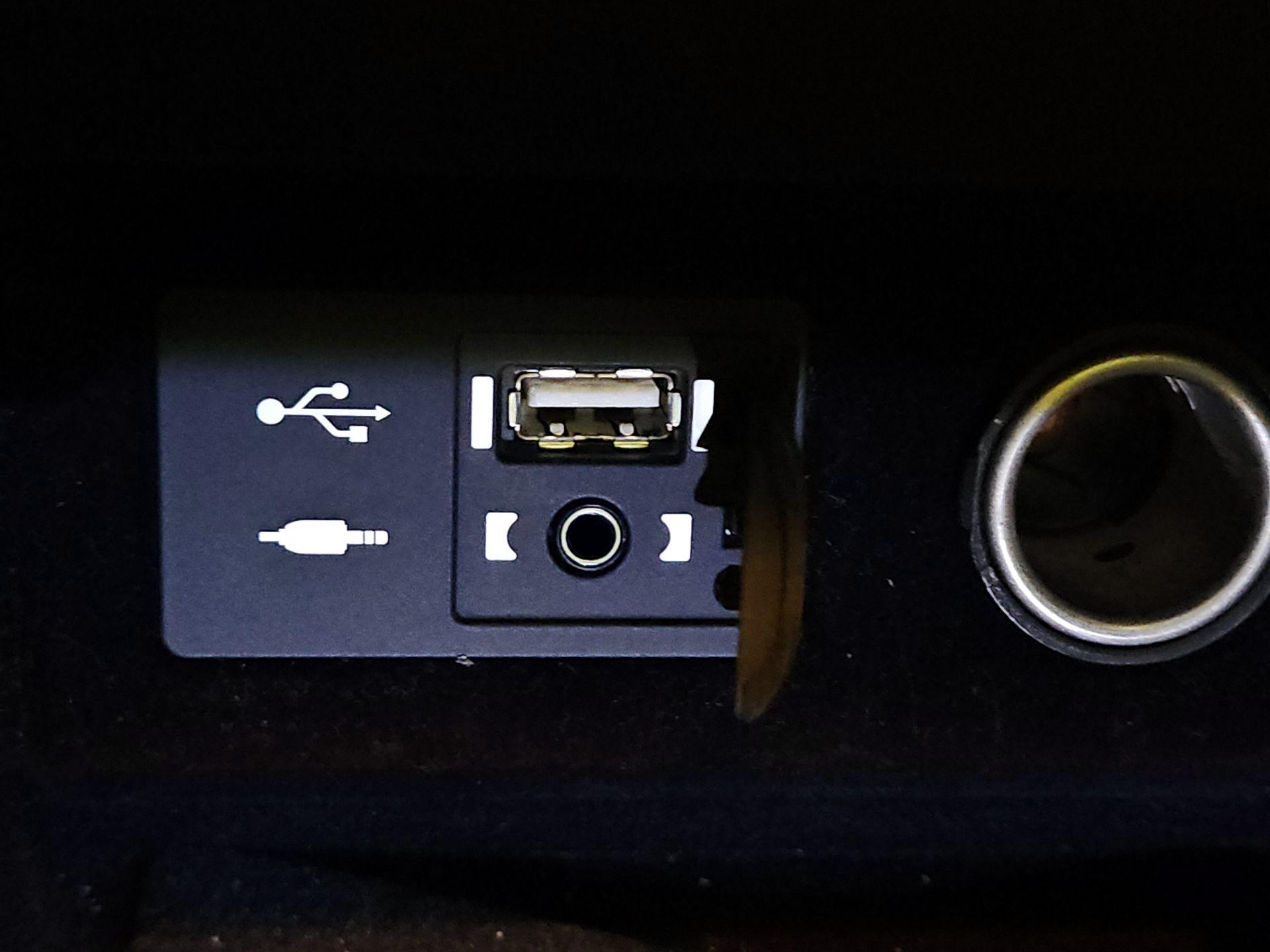 Thumbnail: 2014 Lexus ES - 18