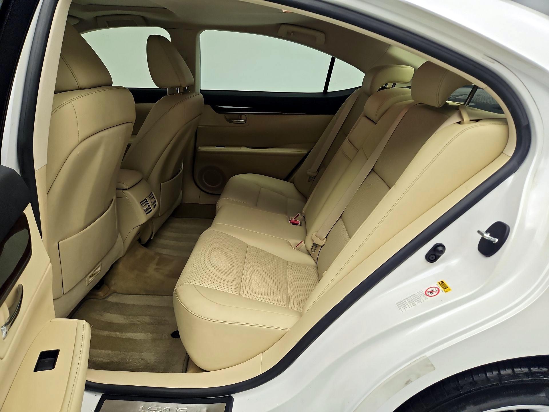 Thumbnail: 2014 Lexus ES - 20