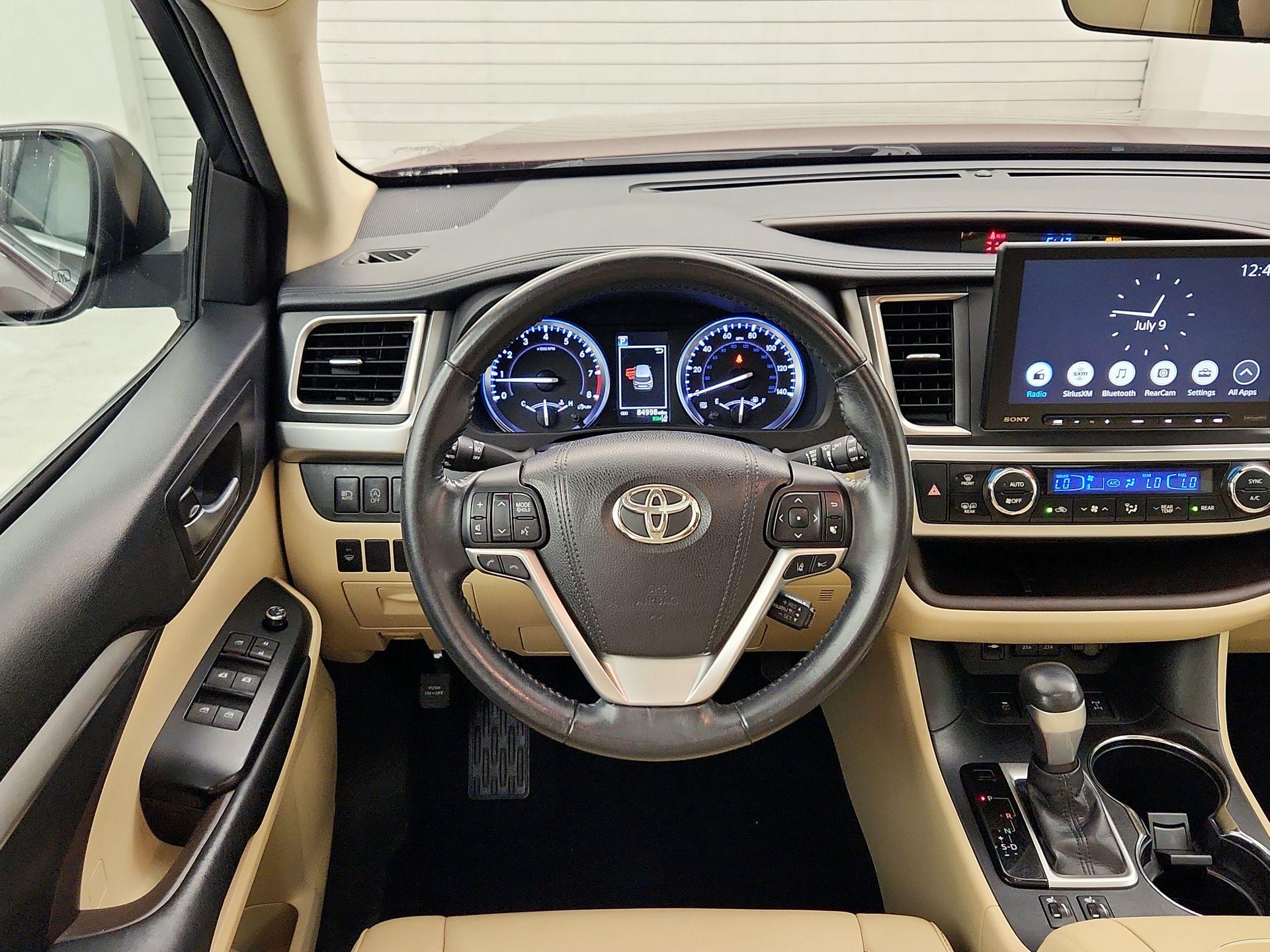 Thumbnail: 2017 Toyota Highlander - 10