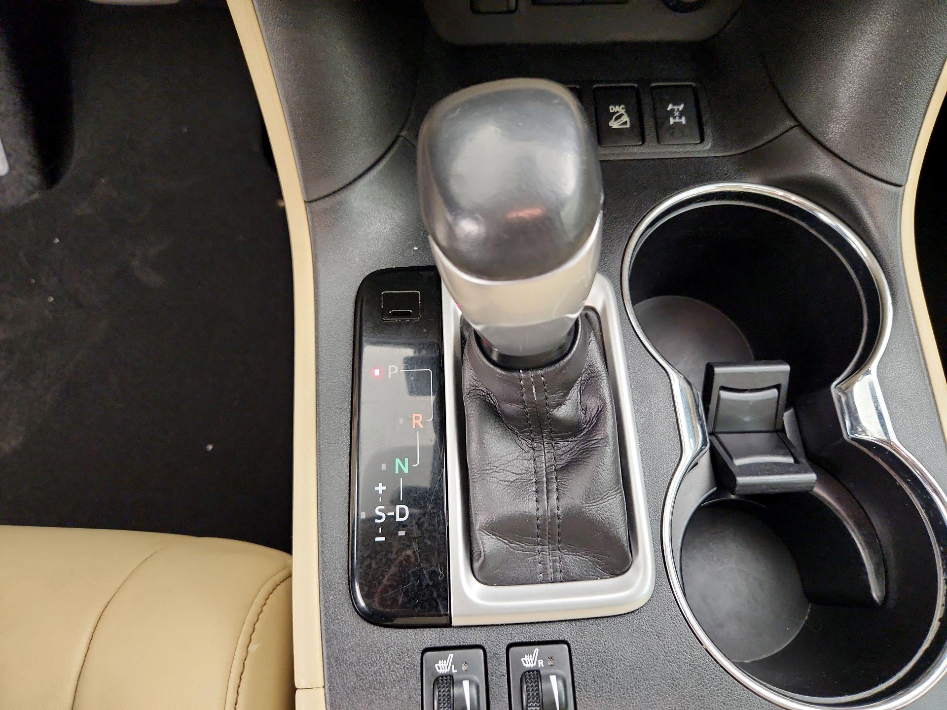 Thumbnail: 2017 Toyota Highlander - 17