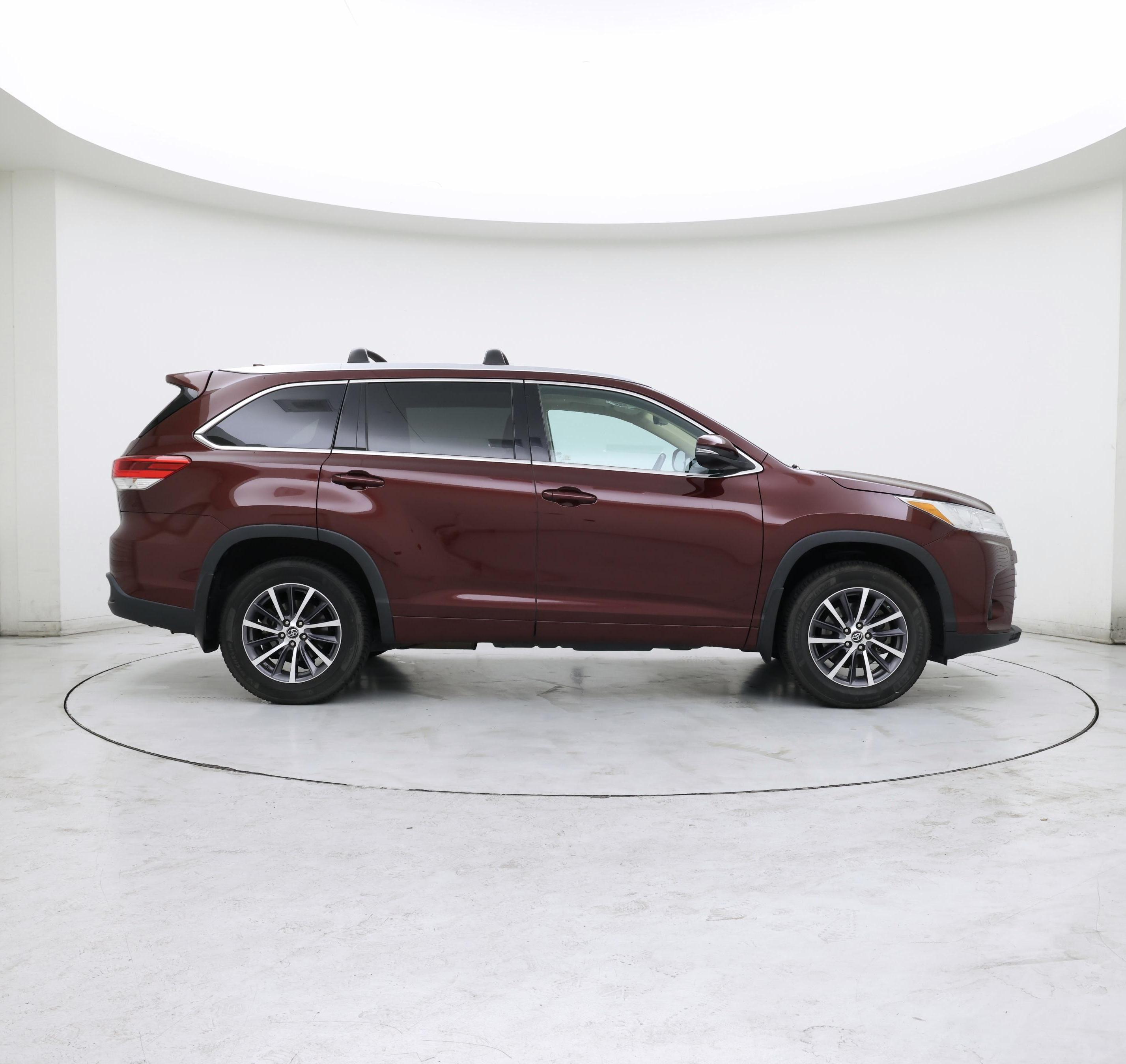 Thumbnail: 2017 Toyota Highlander - 7