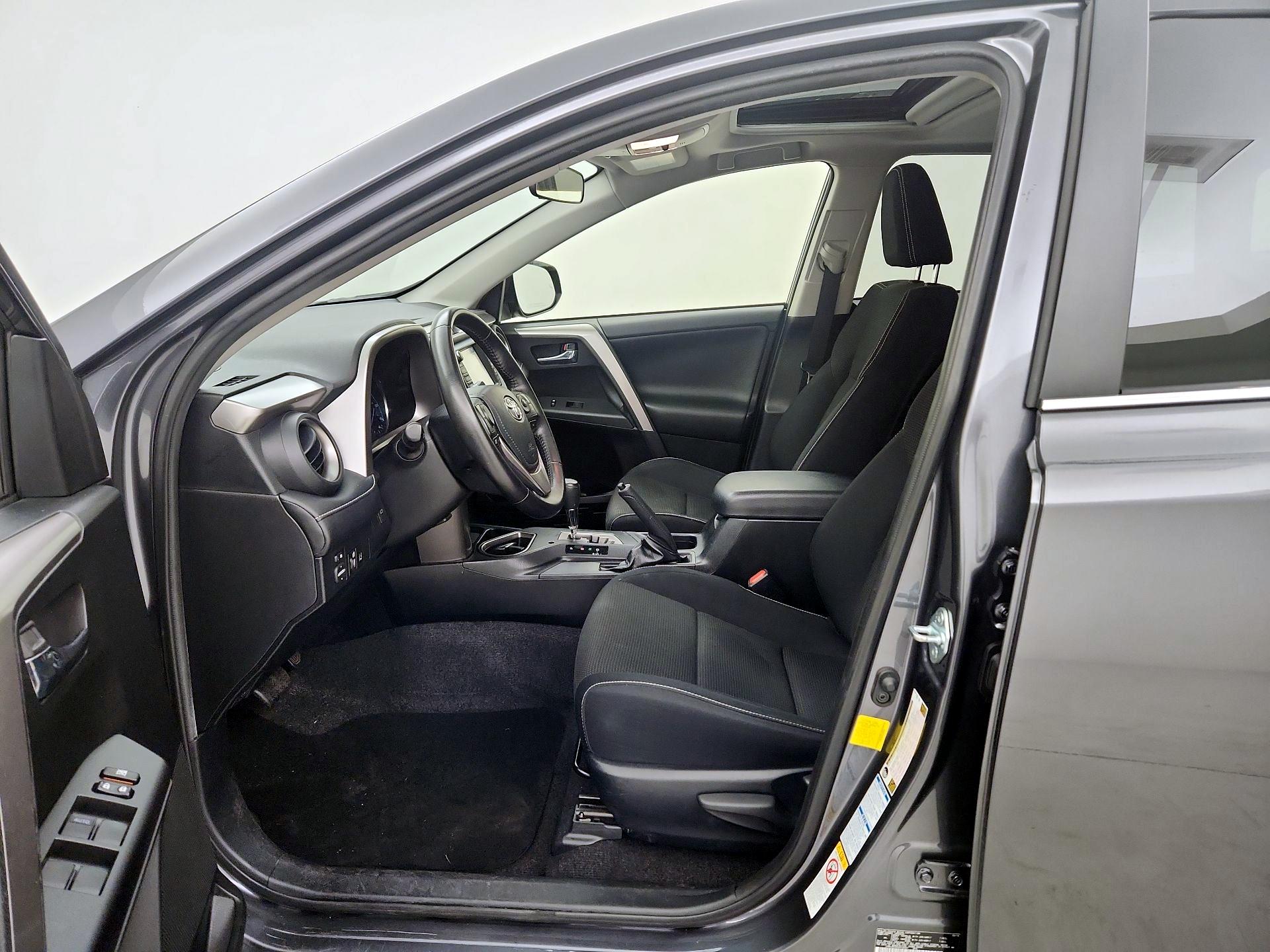 Thumbnail: 2016 Toyota RAV4 - 11