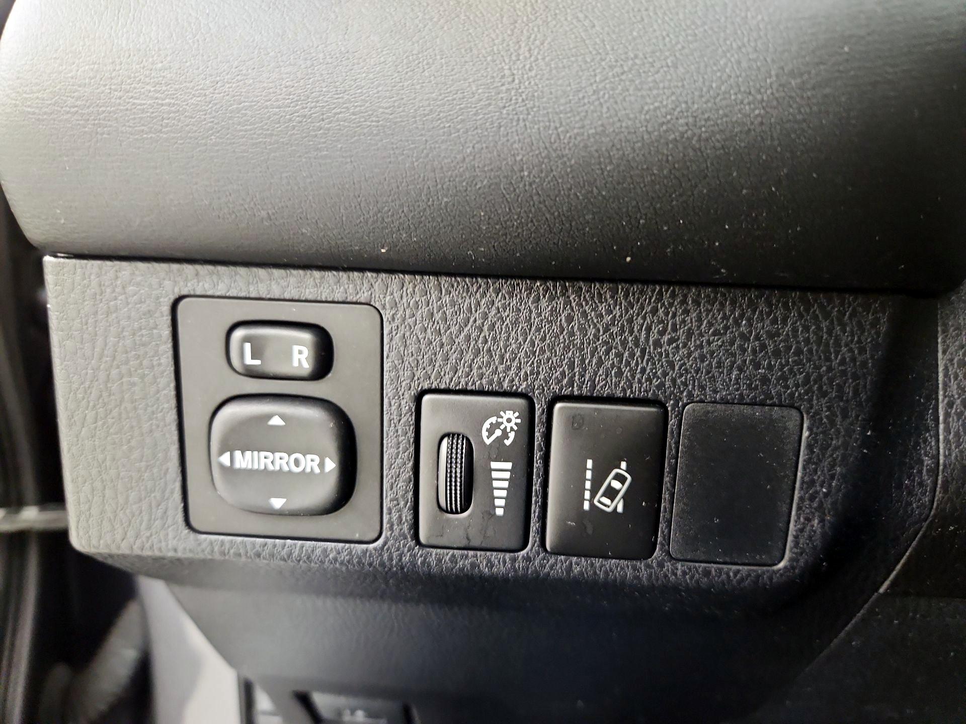 Thumbnail: 2016 Toyota RAV4 - 13