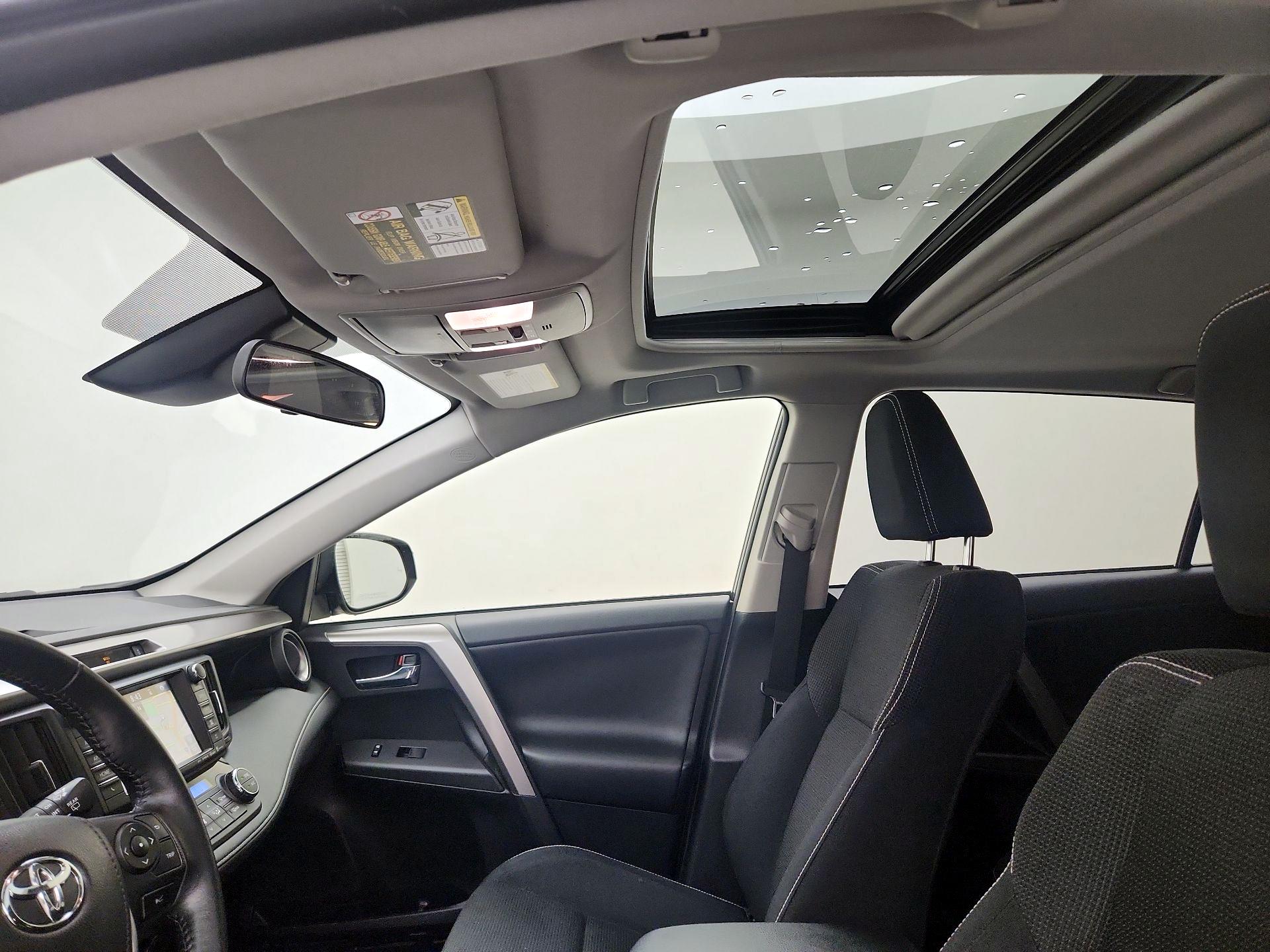 Thumbnail: 2016 Toyota RAV4 - 20