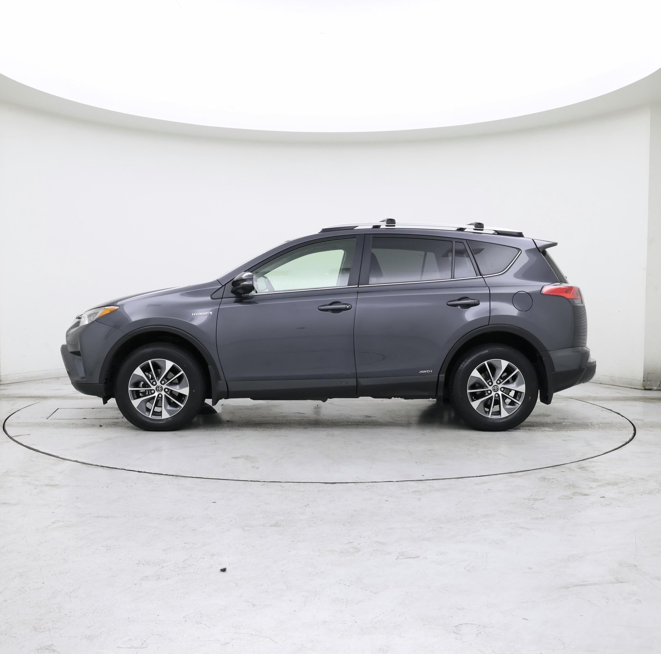 Thumbnail: 2016 Toyota RAV4 - 3