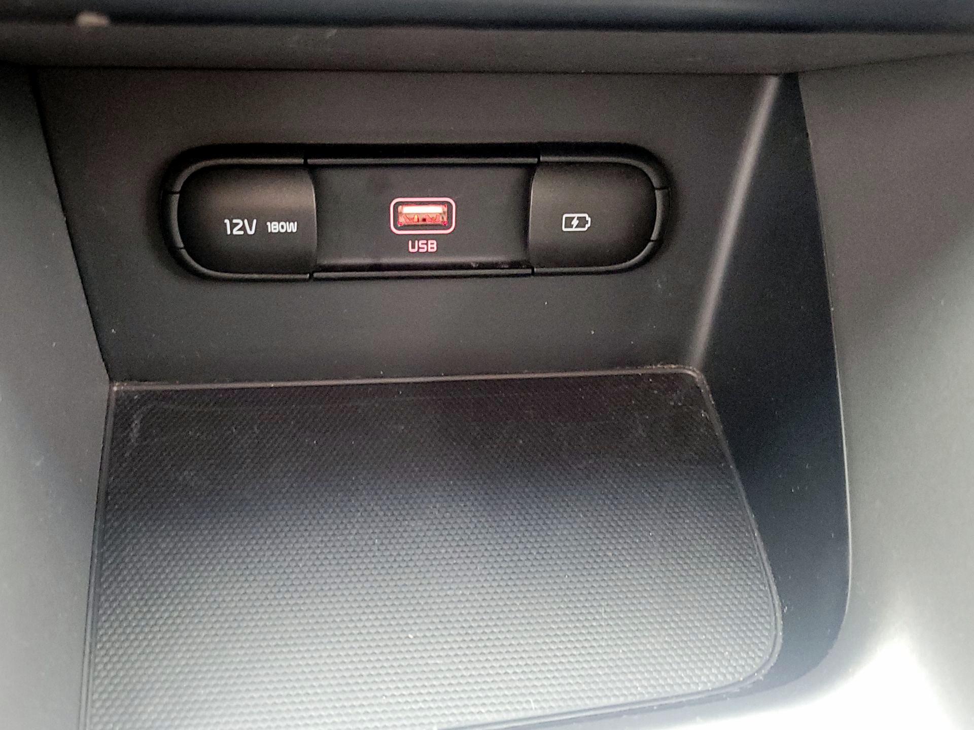 Thumbnail: 2020 Kia Niro - 18