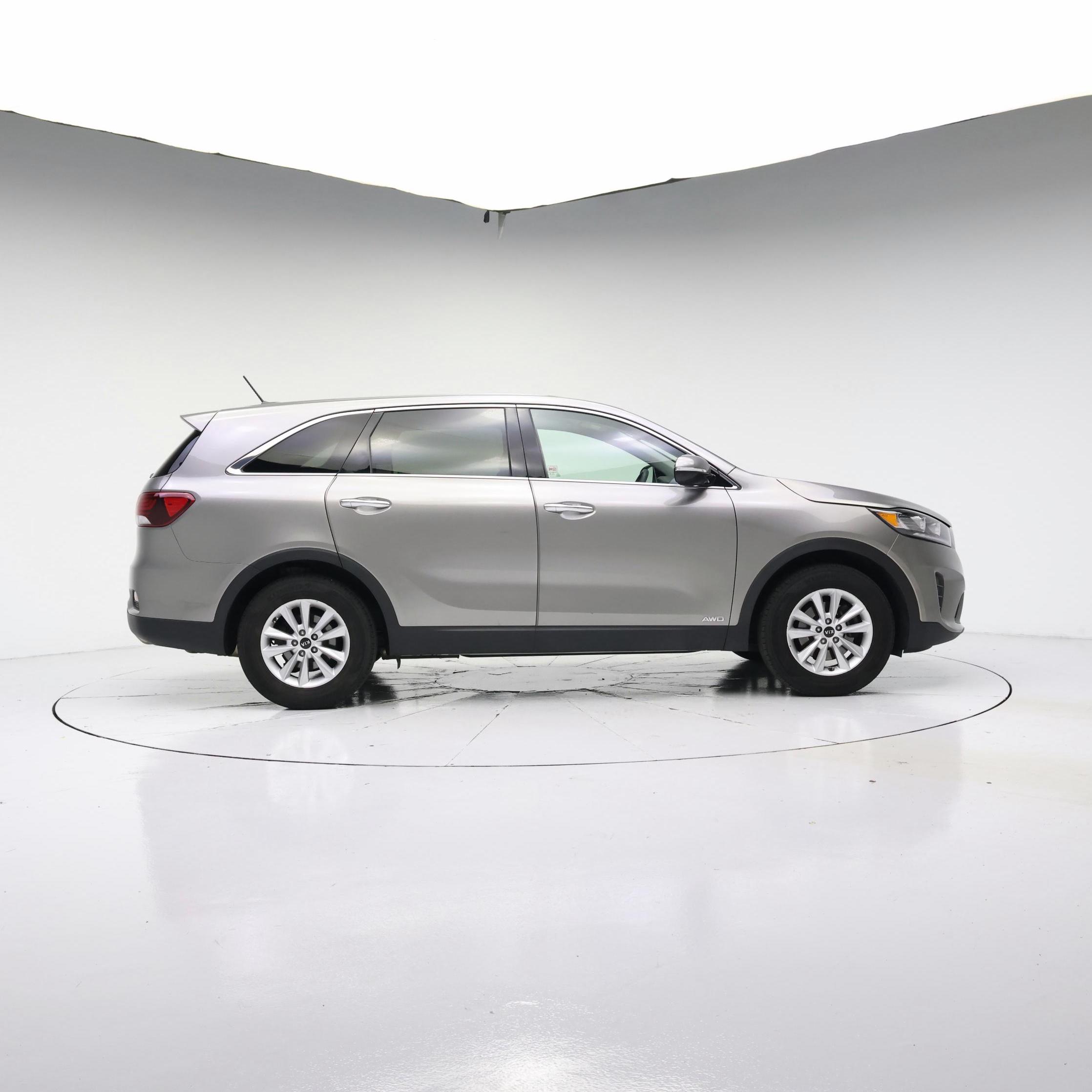 Thumbnail: 2019 Kia Sorento - 3