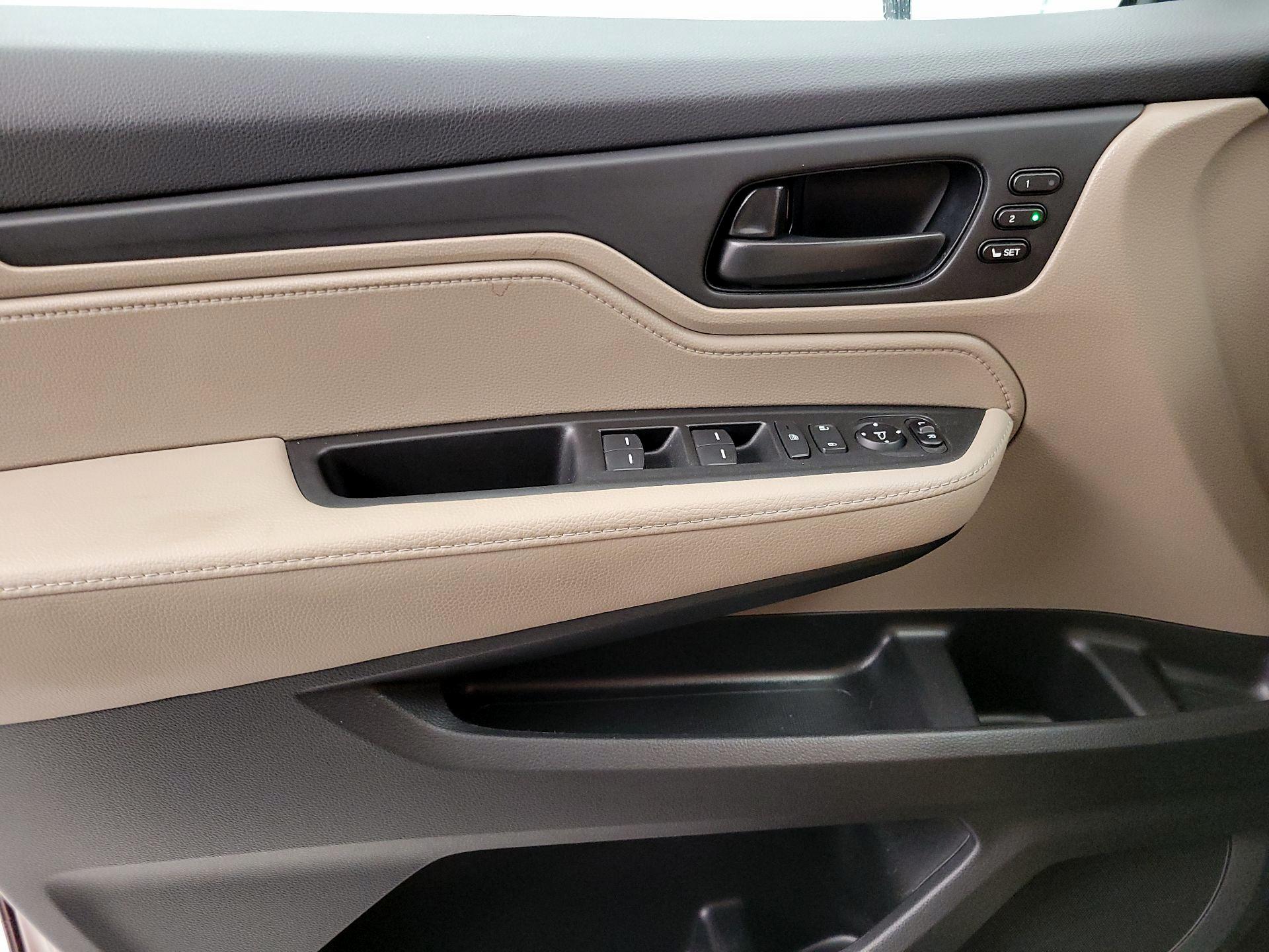 Thumbnail: 2019 Honda Odyssey - 12