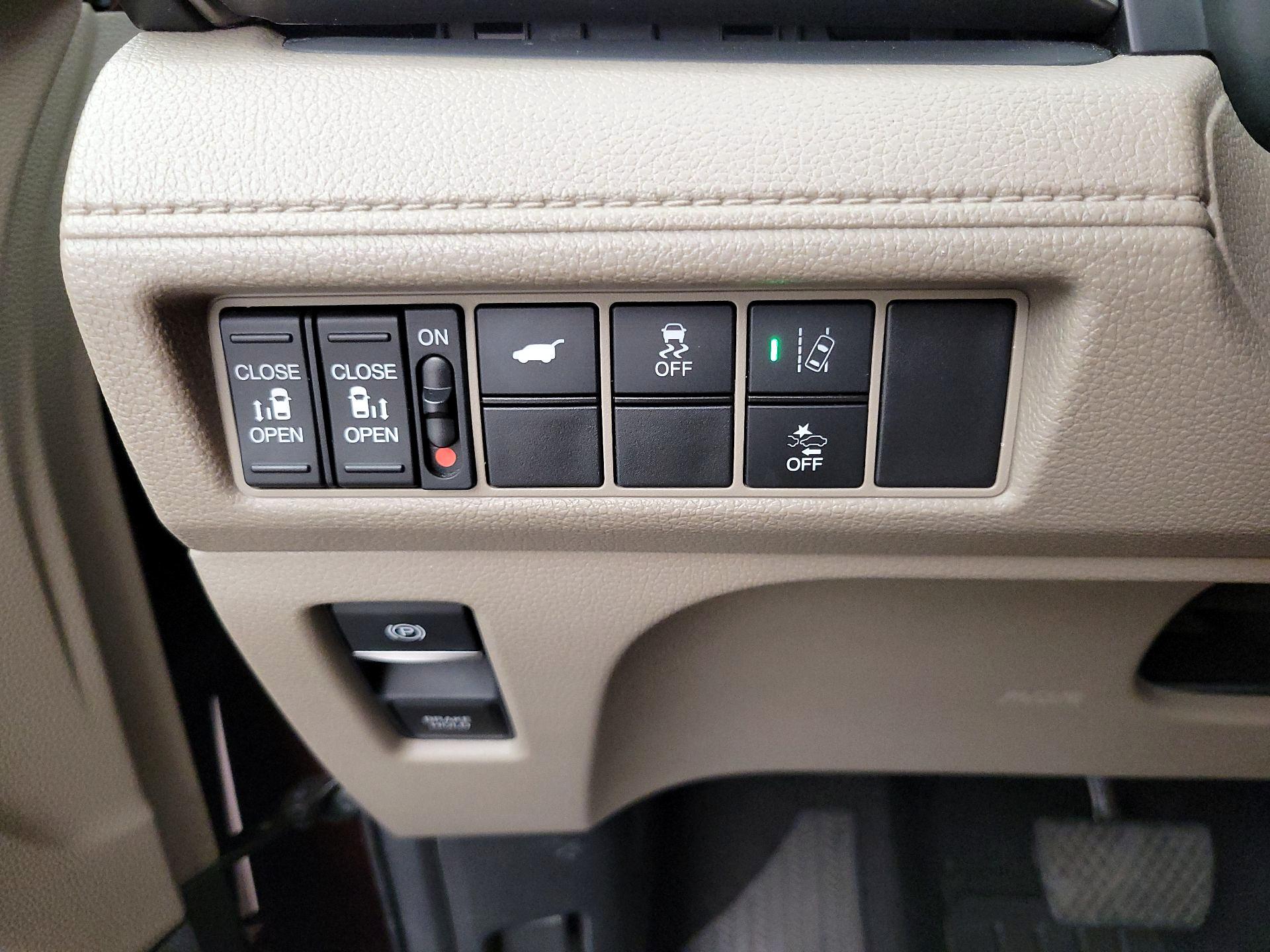 Thumbnail: 2019 Honda Odyssey - 13