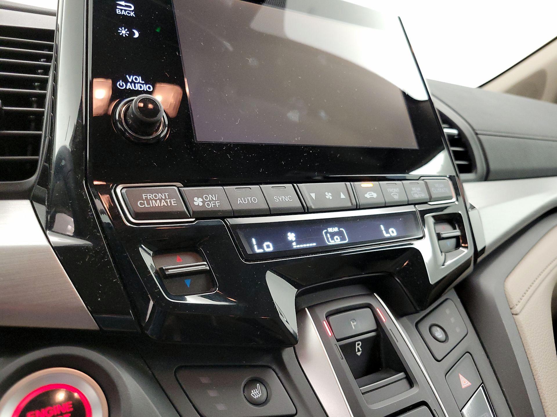 Thumbnail: 2019 Honda Odyssey - 16