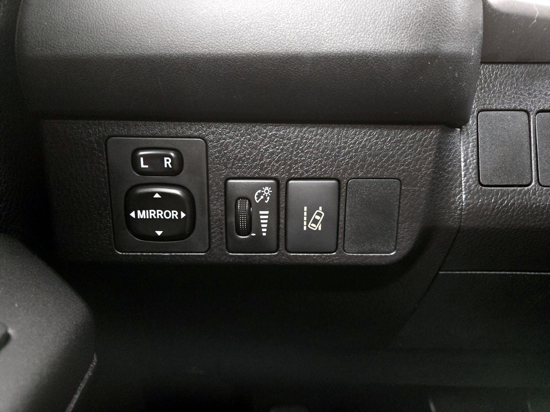 Thumbnail: 2018 Toyota RAV4 - 13