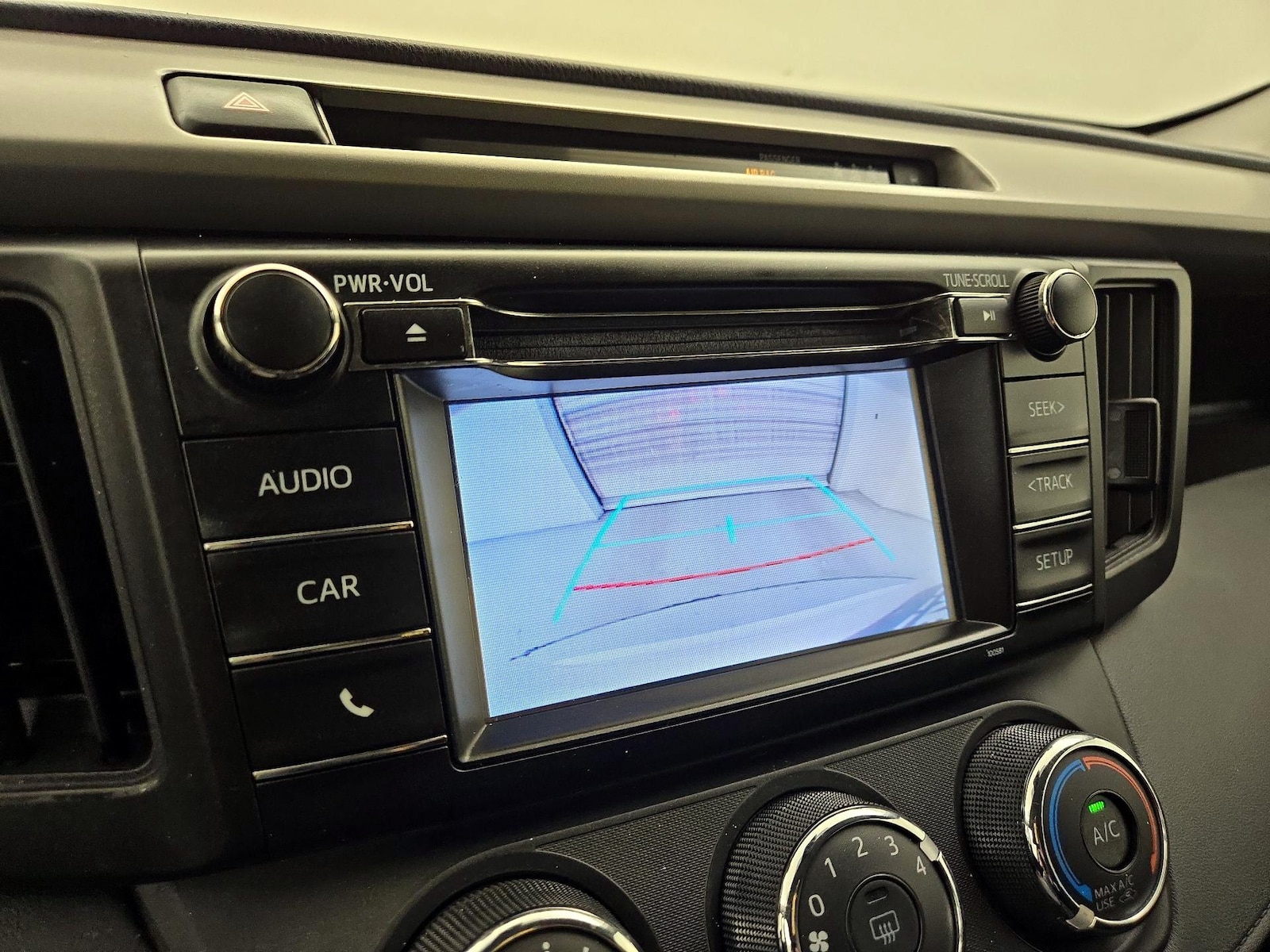 2018 Toyota RAV4 LE - Photo 15