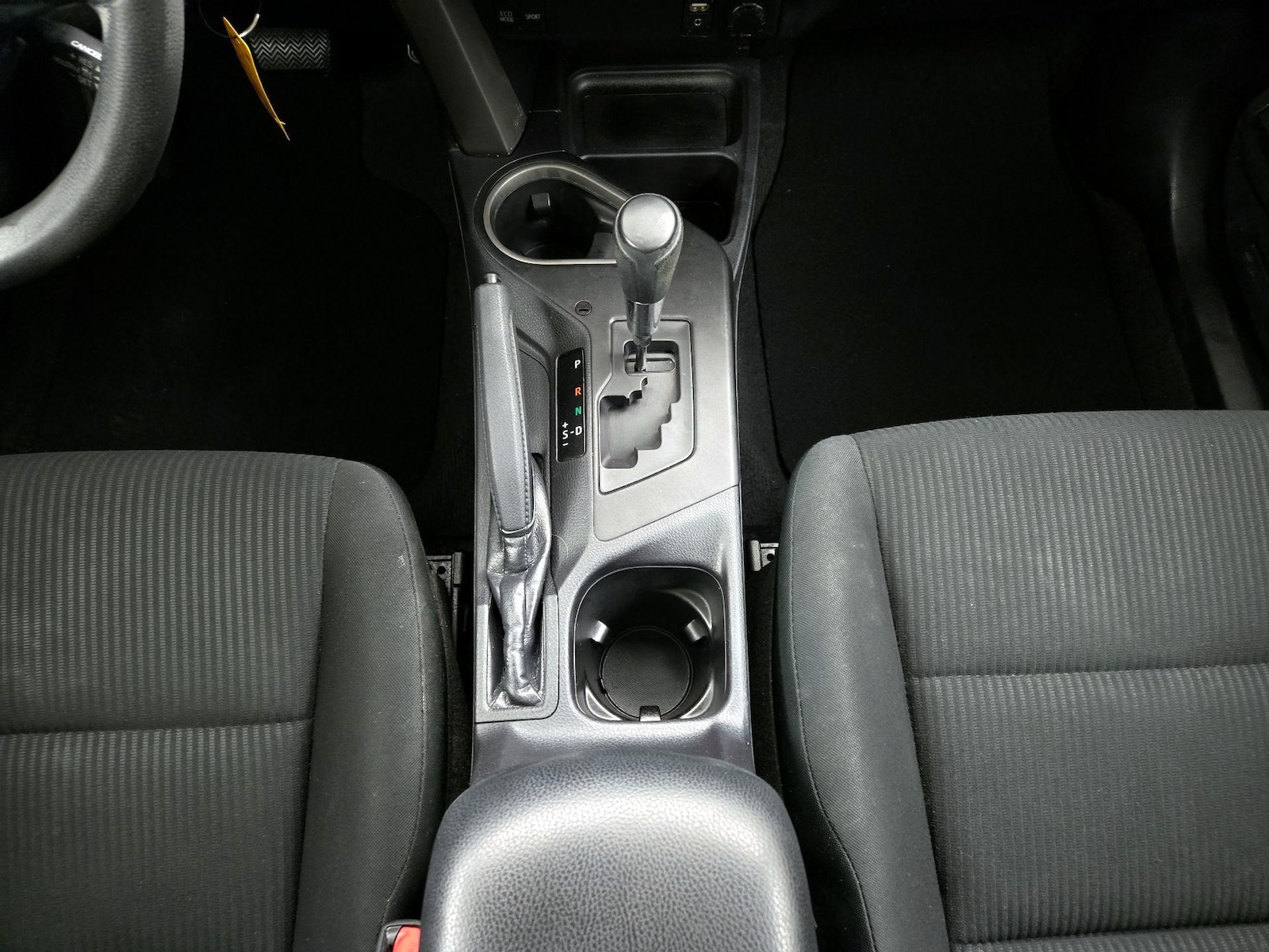 2018 Toyota RAV4 LE - Photo 18
