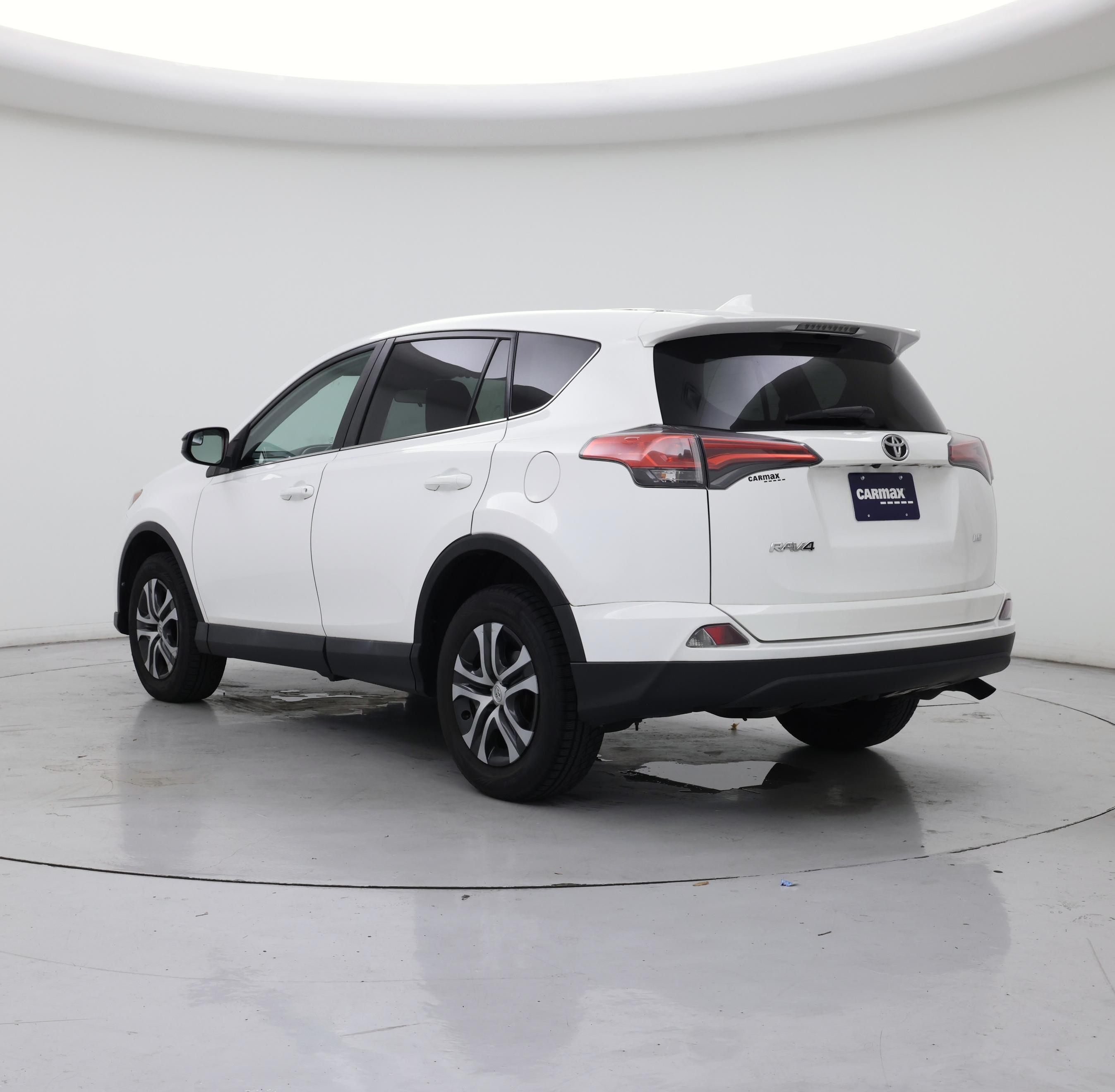Thumbnail: 2018 Toyota RAV4 - 2