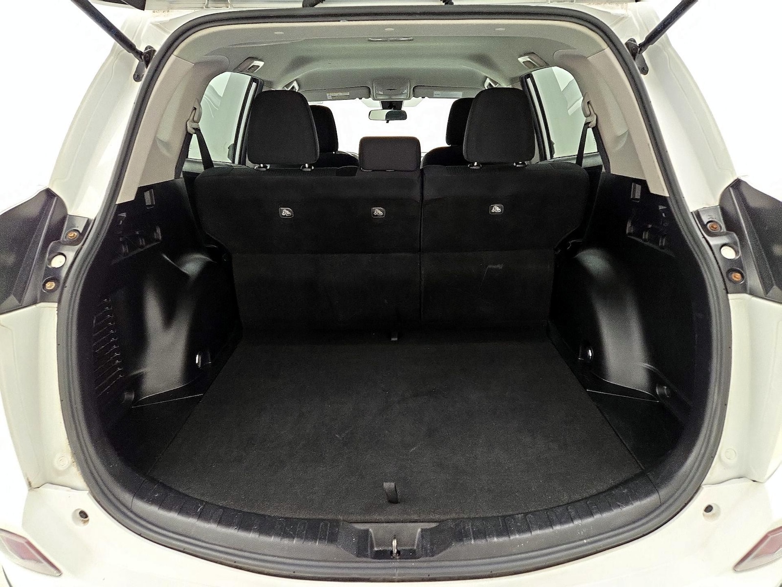 2018 Toyota RAV4 LE - Photo 21