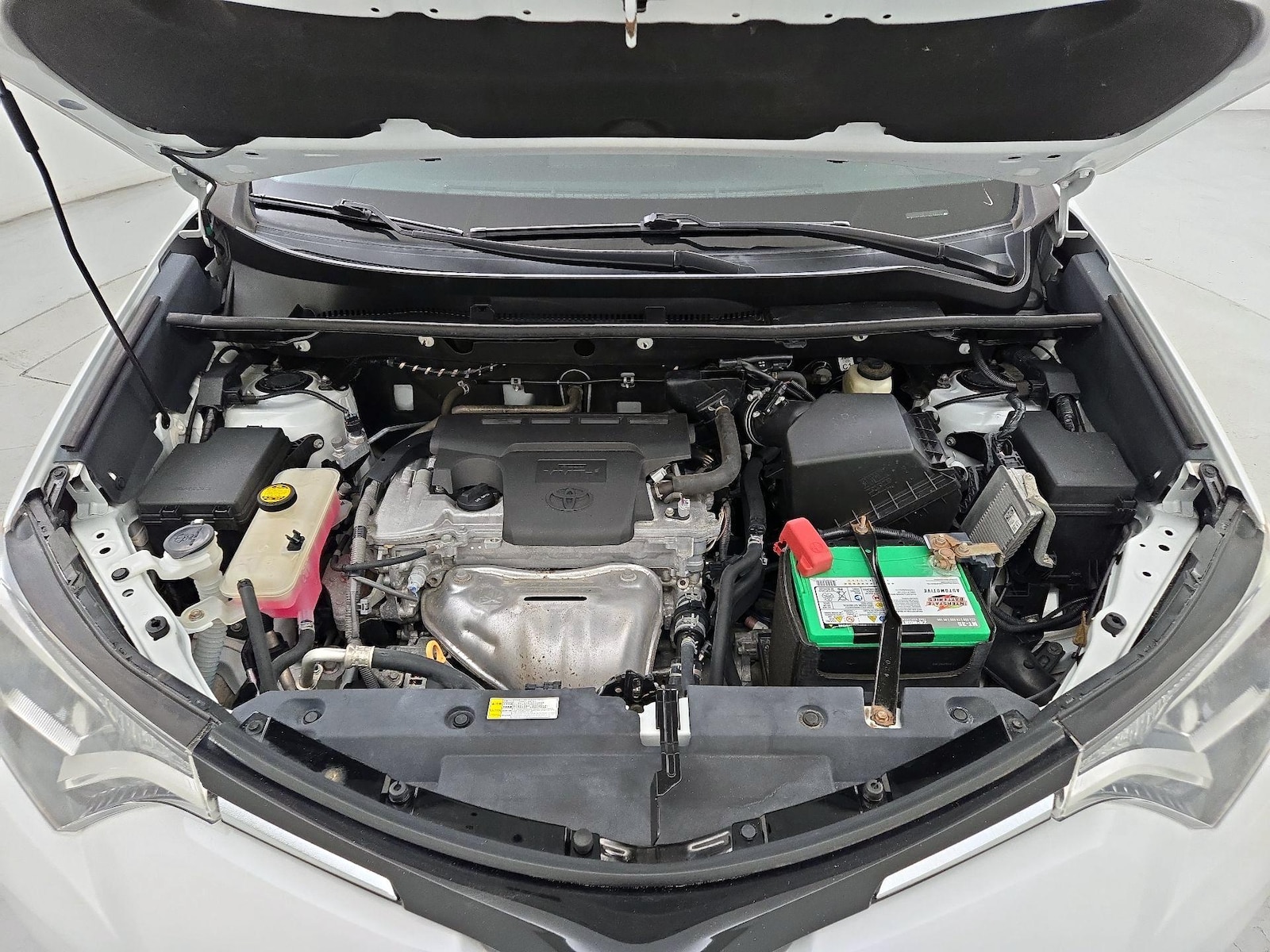 2018 Toyota RAV4 LE - Photo 23