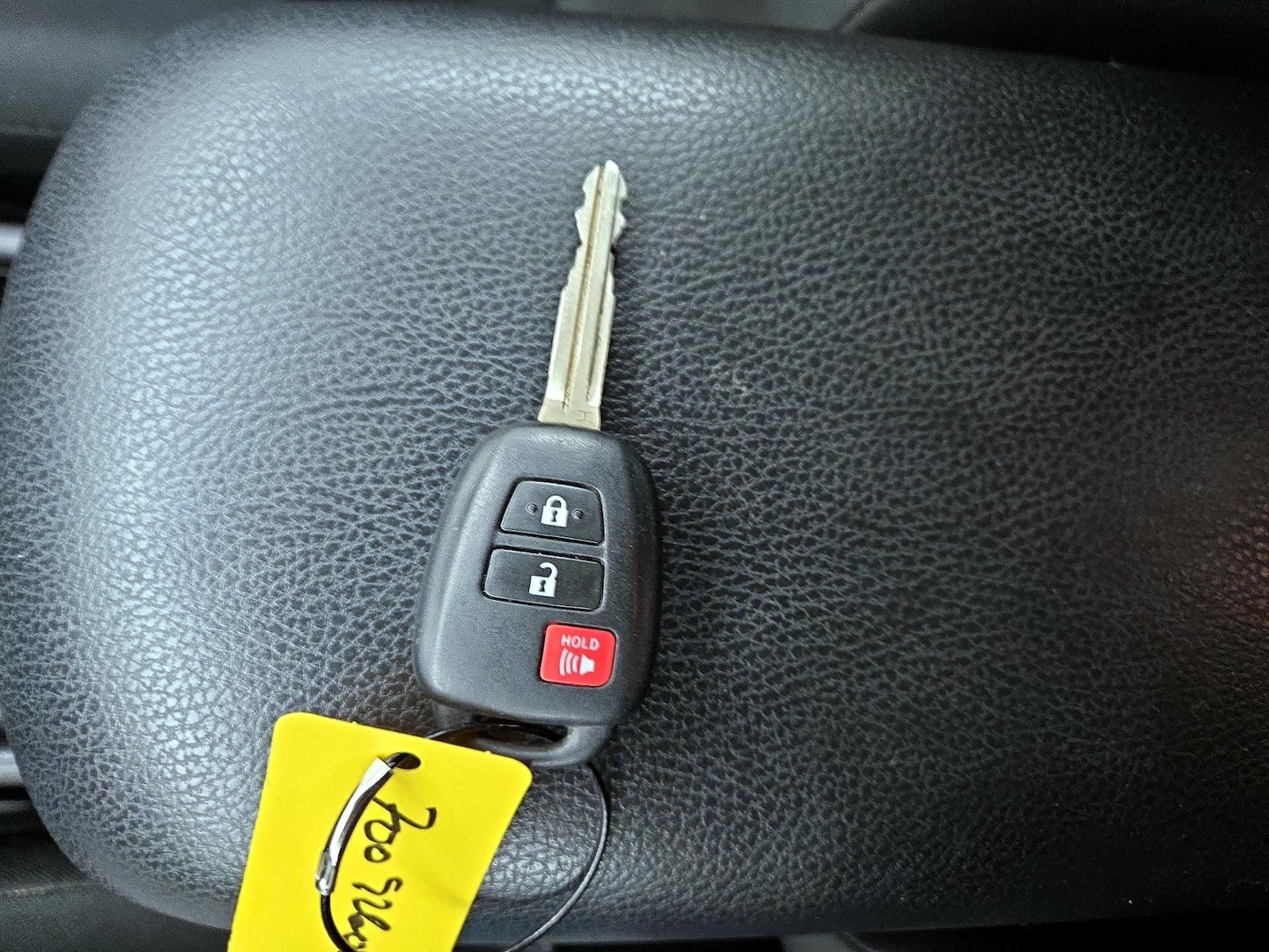 2018 Toyota RAV4 LE - Photo 24