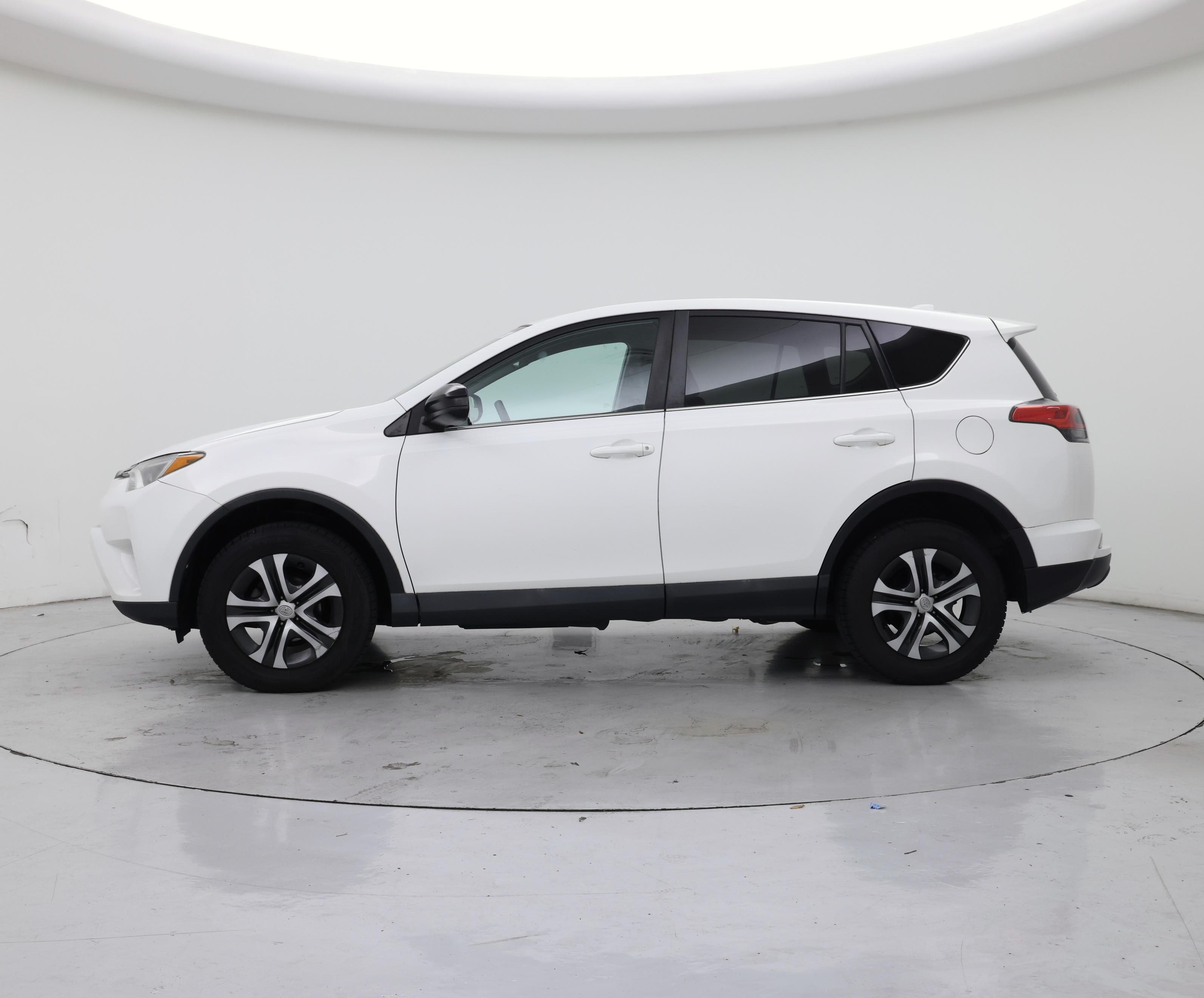 Thumbnail: 2018 Toyota RAV4 - 3