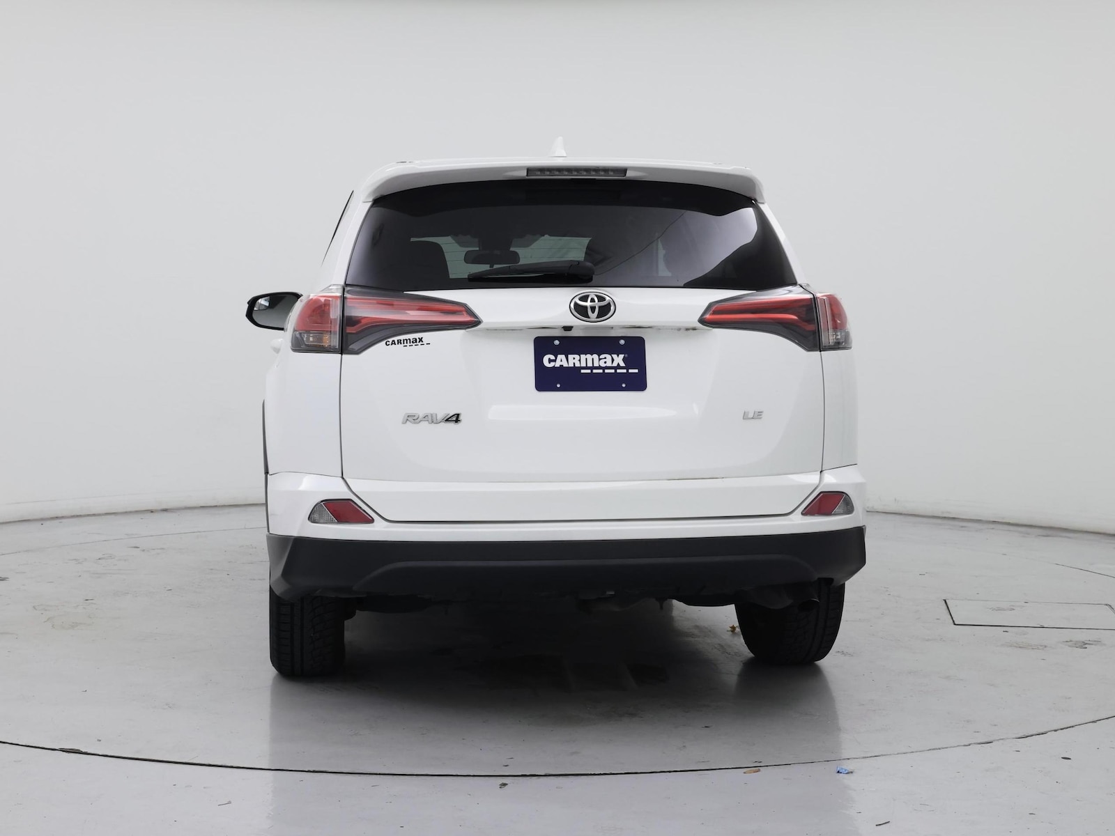 2018 Toyota RAV4 LE - Photo 7