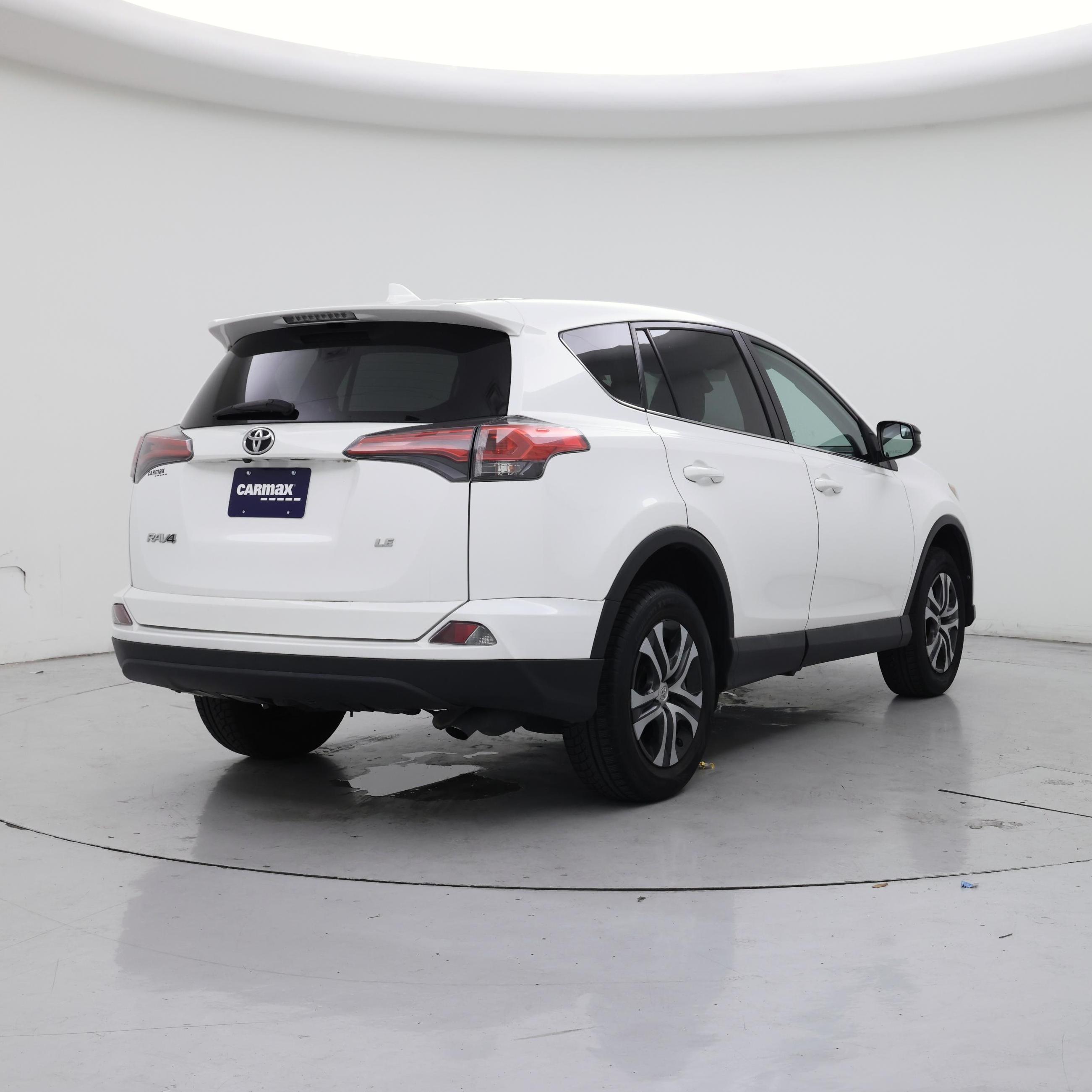 Thumbnail: 2018 Toyota RAV4 - 8