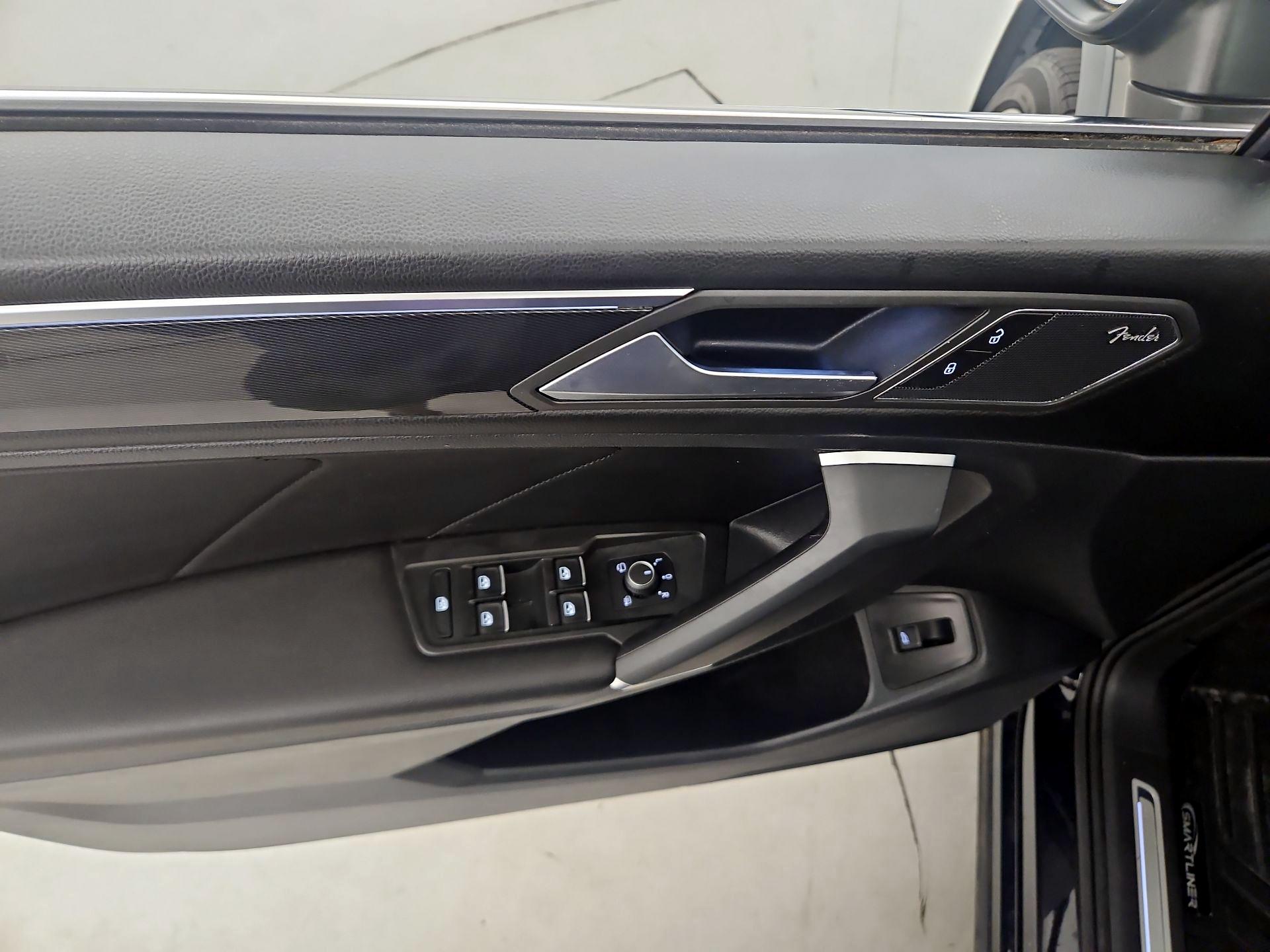 Thumbnail: 2020 Volkswagen Tiguan - 12