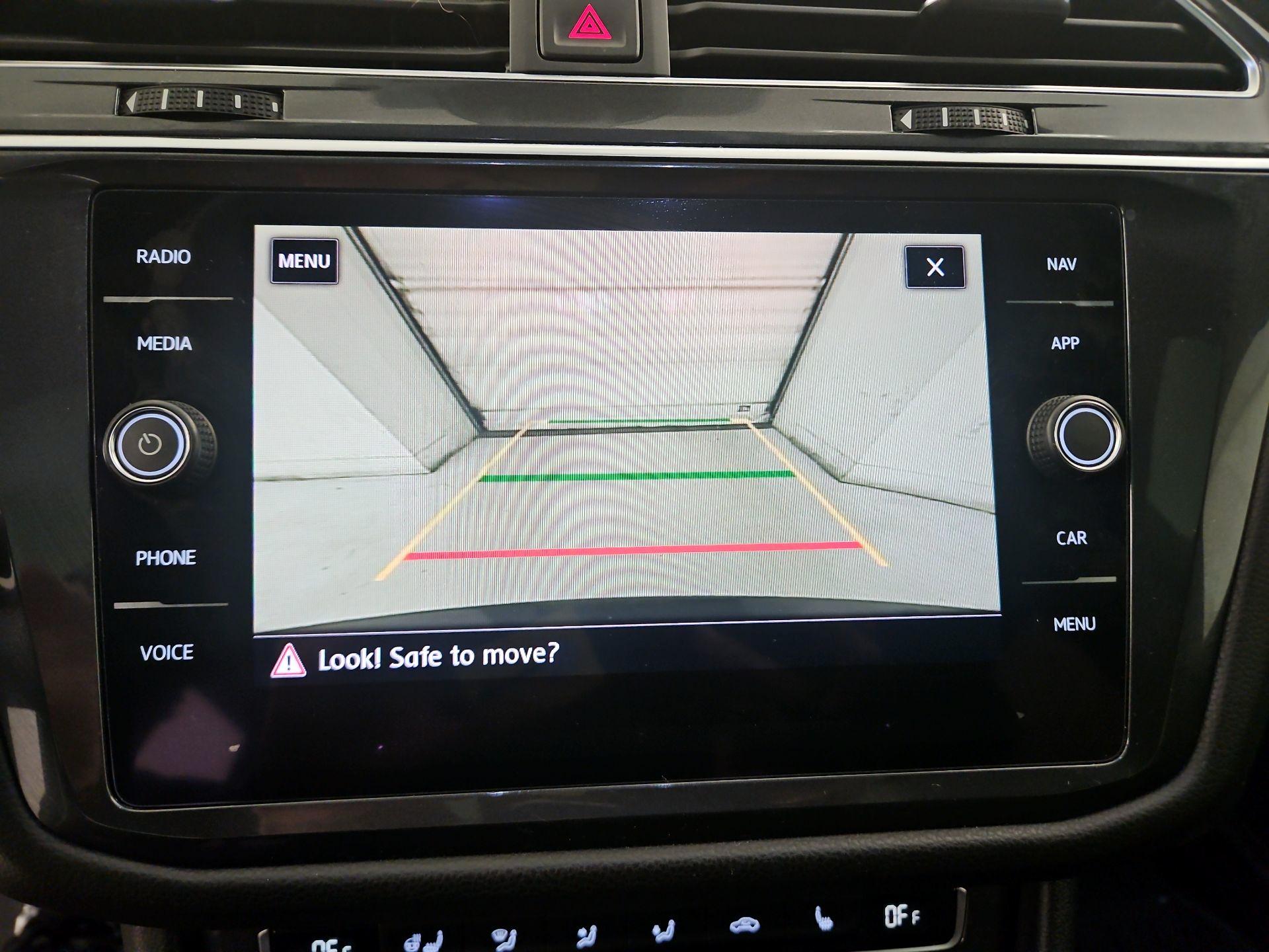 Thumbnail: 2020 Volkswagen Tiguan - 15